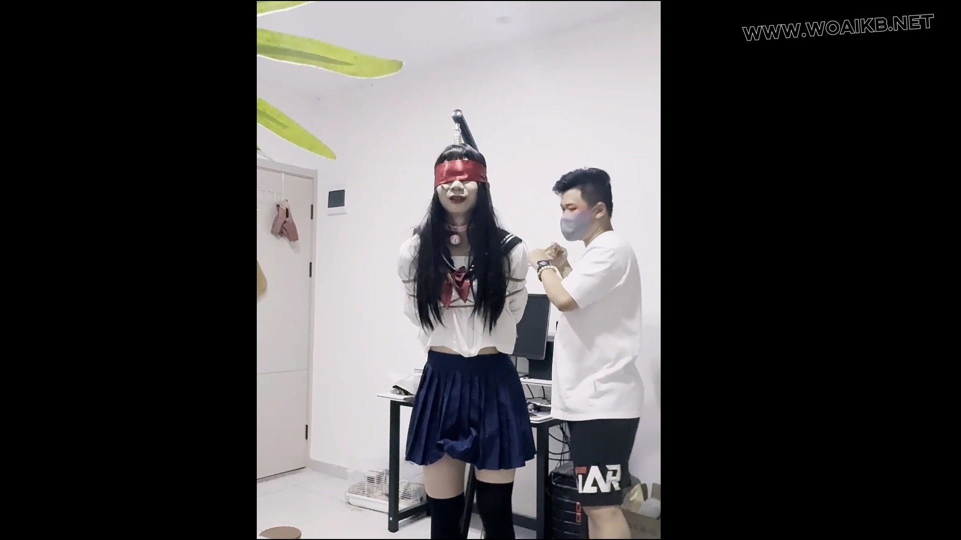 JK过膝袜妹妹的吊缚调教 预览图