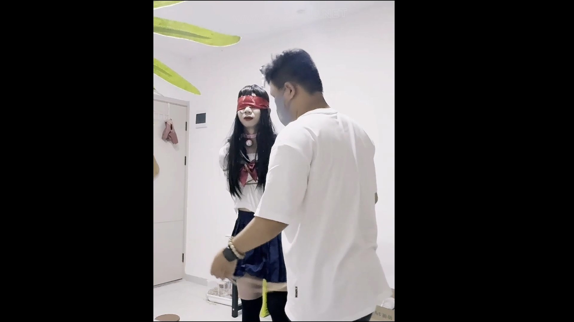 JK过膝袜妹妹的吊缚调教 预览图