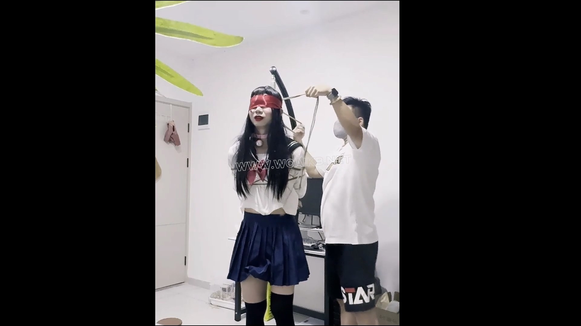 JK过膝袜妹妹的吊缚调教 预览图