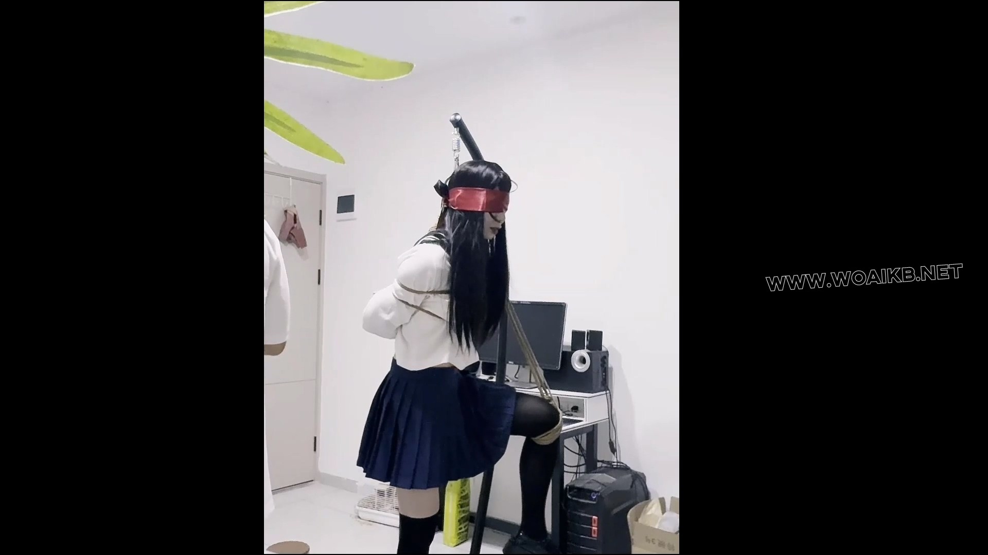JK过膝袜妹妹的吊缚调教 预览图