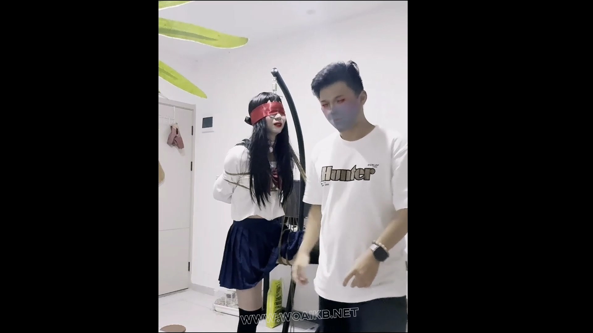 JK过膝袜妹妹的吊缚调教 预览图