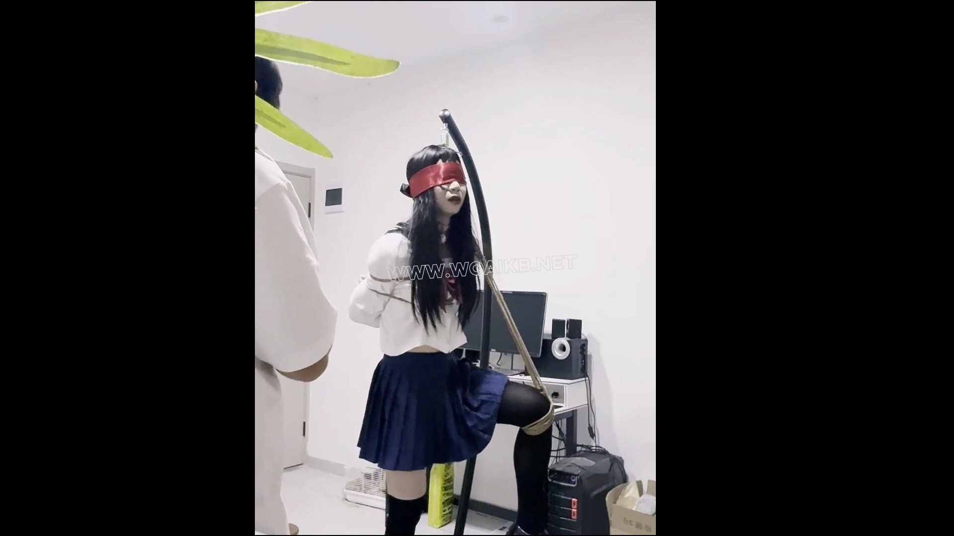 JK过膝袜妹妹的吊缚调教 预览图