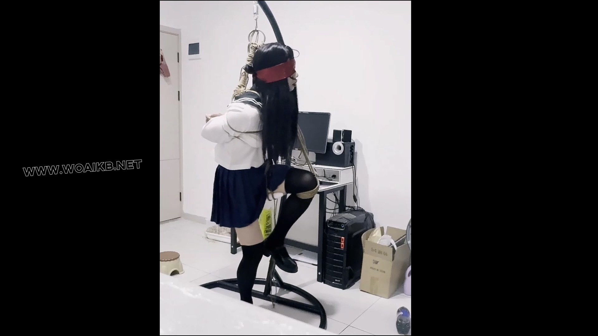 JK过膝袜妹妹的吊缚调教 预览图
