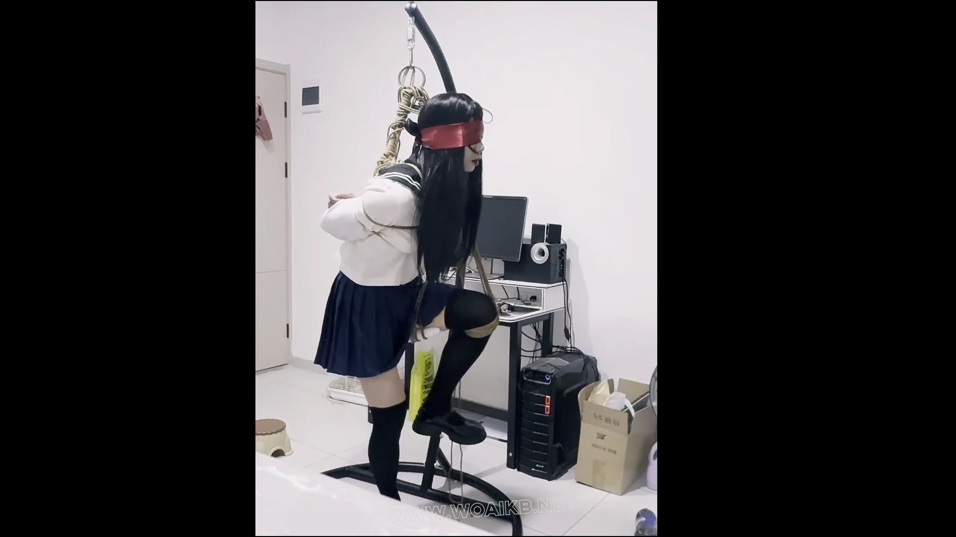 JK过膝袜妹妹的吊缚调教 预览图