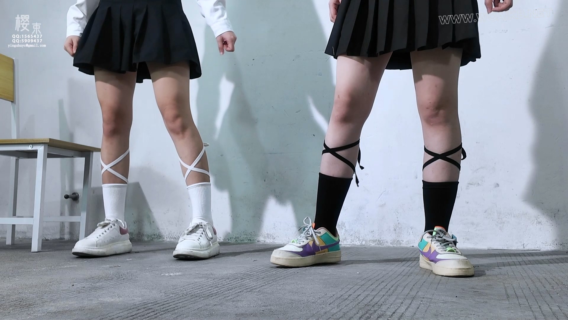 苏颖李慧两个叛逆女学生被老师惩罚深蹲、马步！让两人相互挠脚心惩罚求饶！ 《叛逆 预览图