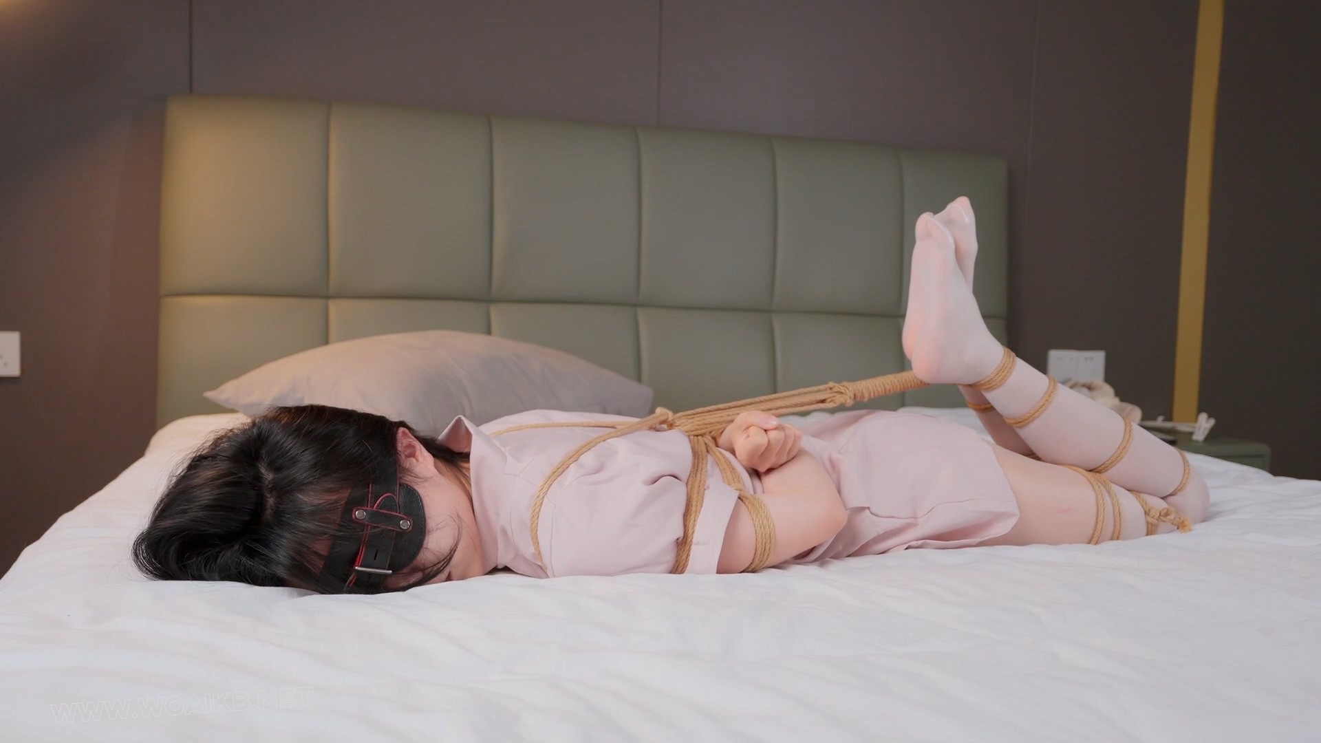 《小护士4》小护士系列最后一集来啦，新道具扩张牙套乳胶口塞来了，强制压舌分泌口 预览图