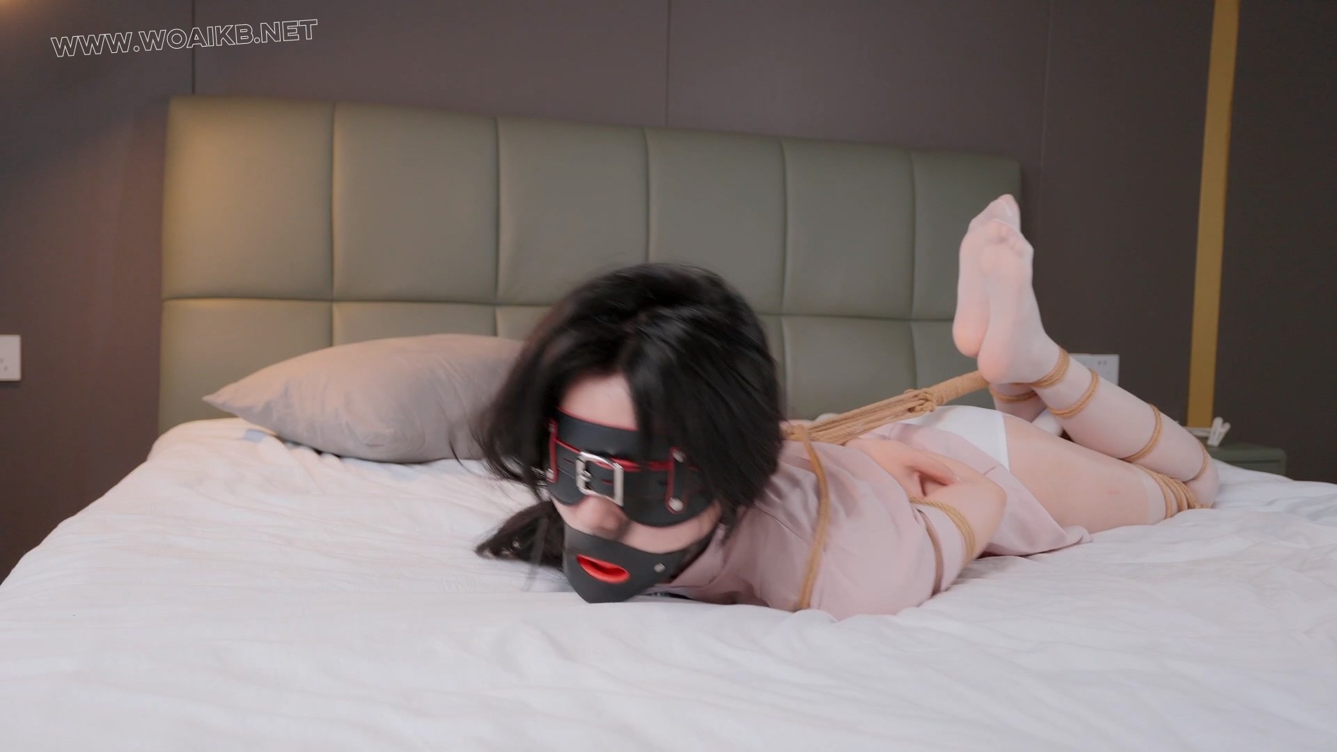《小护士4》小护士系列最后一集来啦，新道具扩张牙套乳胶口塞来了，强制压舌分泌口 预览图