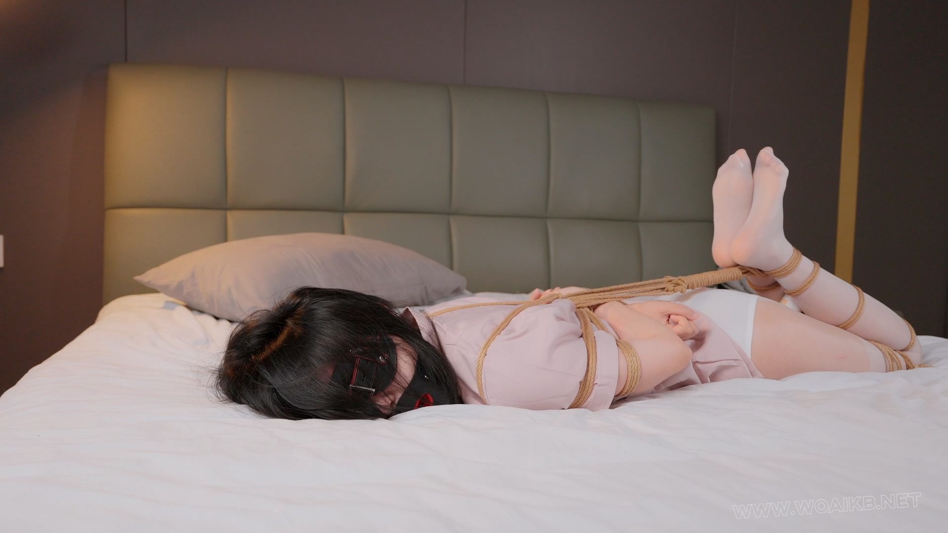 《小护士4》小护士系列最后一集来啦，新道具扩张牙套乳胶口塞来了，强制压舌分泌口 预览图
