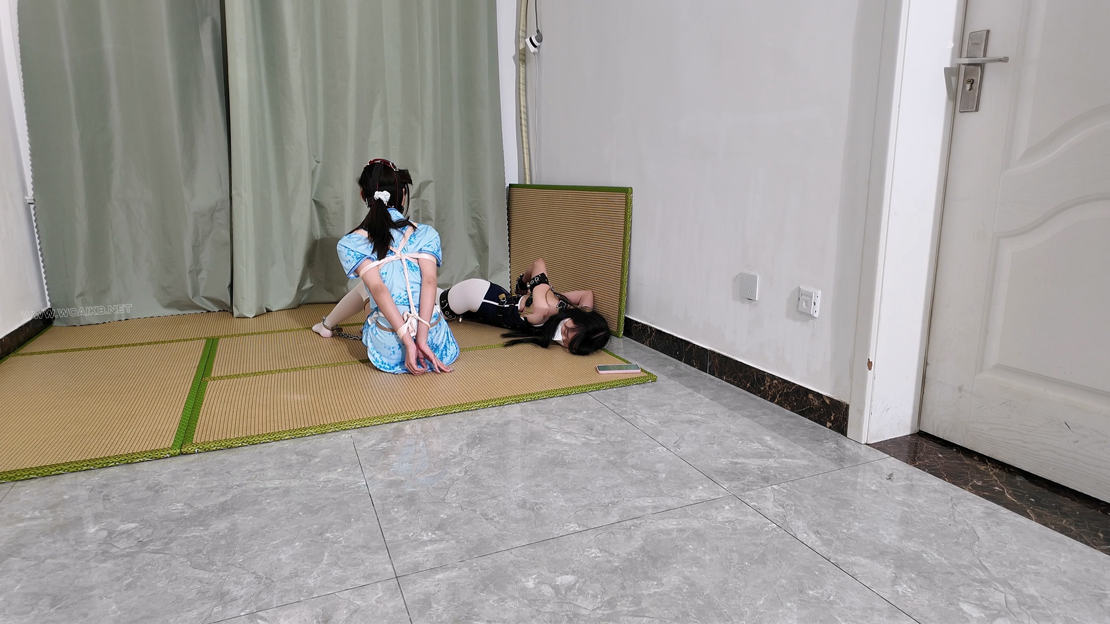 双人脱缚挑战上 亲姐妹合作挣扎开锁逃脱 声控大尺寸小怪兽 ai电击器 极具恶趣味 预览图