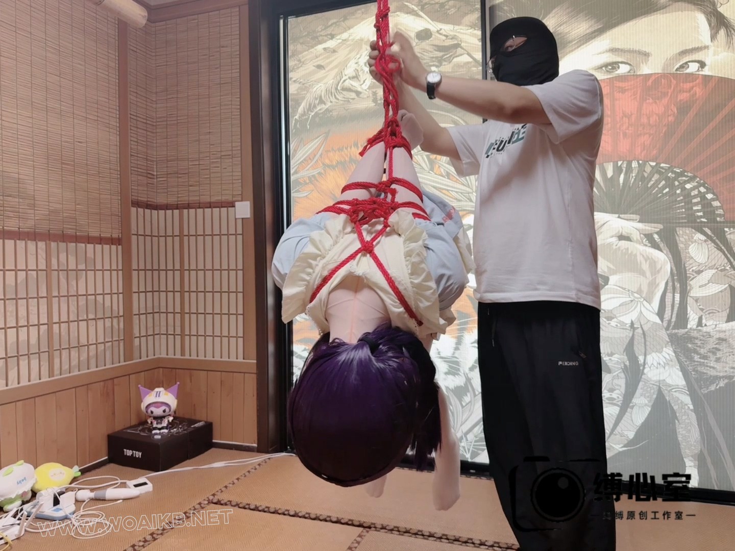 白丝小kigger残暴的后手直臂吊缚折磨，挑战郊狼极限，充气塞+皮拍抽打+TK虐足，只 预览图