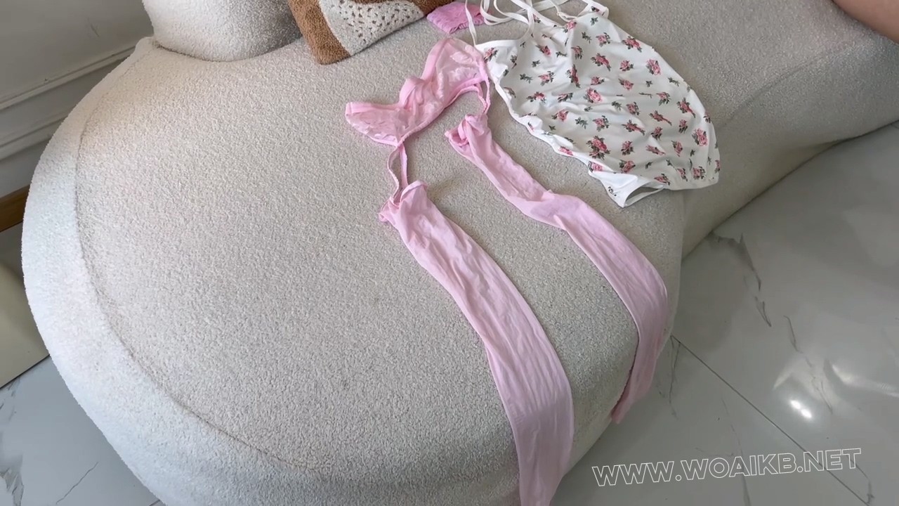 碎花睡衣少女，内裤套头塞嘴，股绳+凳子上分腿td震动，炮击塞入，粉色丝袜，少女感 预览图