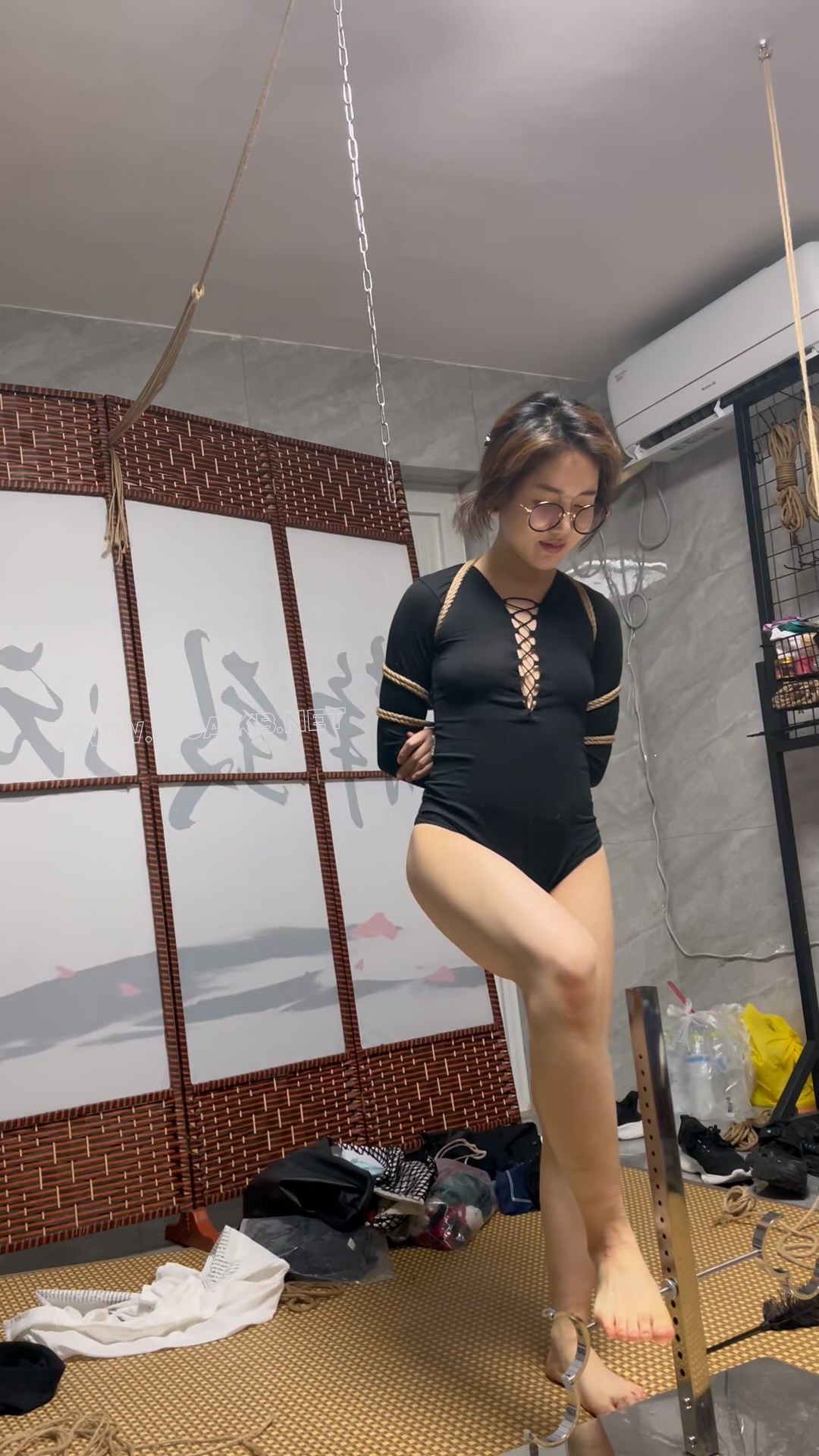 线下真实调教之超漂亮“萝莉姐姐”的求调教之旅！强制踮脚+棒棒顶住+舌钉负重+打… 封面图