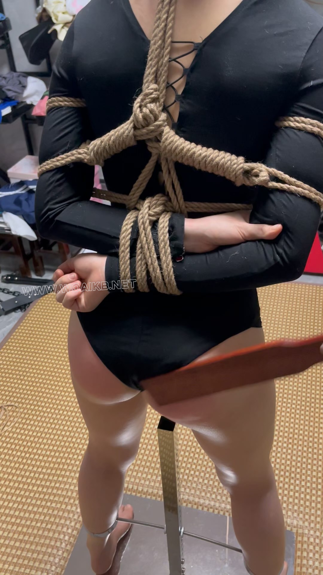 线下真实调教之超漂亮“萝莉姐姐”的求调教之旅！强制踮脚+棒棒顶住+舌钉负重+打 预览图
