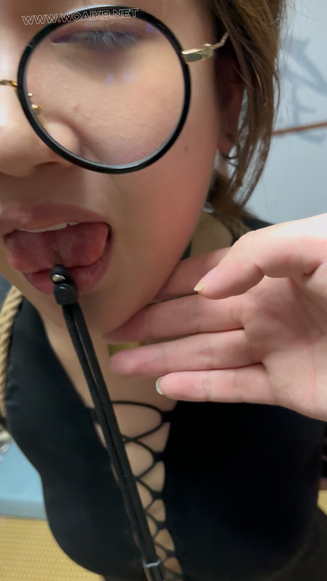 线下真实调教之超漂亮“萝莉姐姐”的求调教之旅！强制踮脚+棒棒顶住+舌钉负重+打 预览图