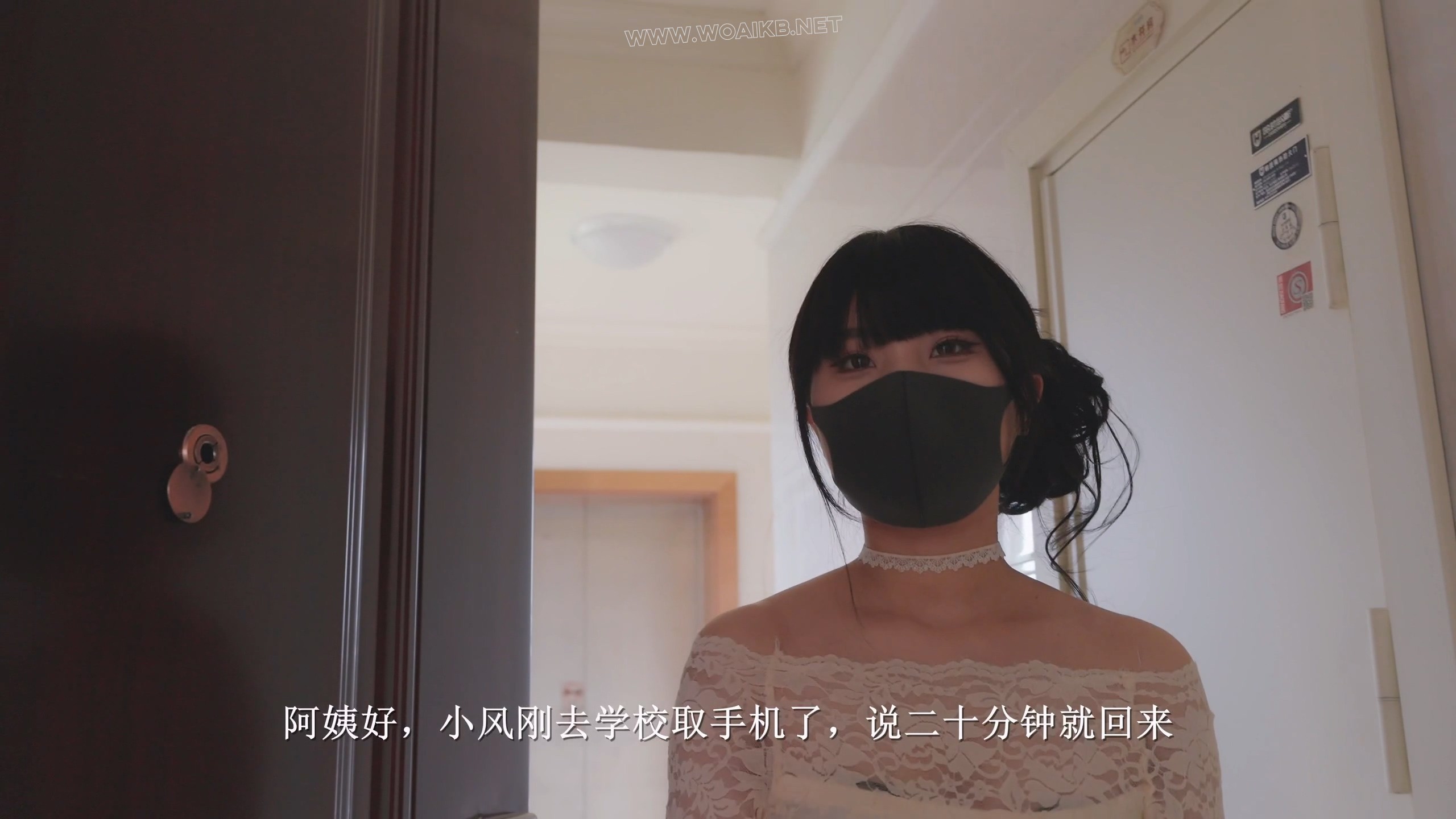 《同学的后妈》饥渴的少妇未抵挡住年轻气息诱惑，湿身换装+柜中play+丝里丝+背德禁 预览图