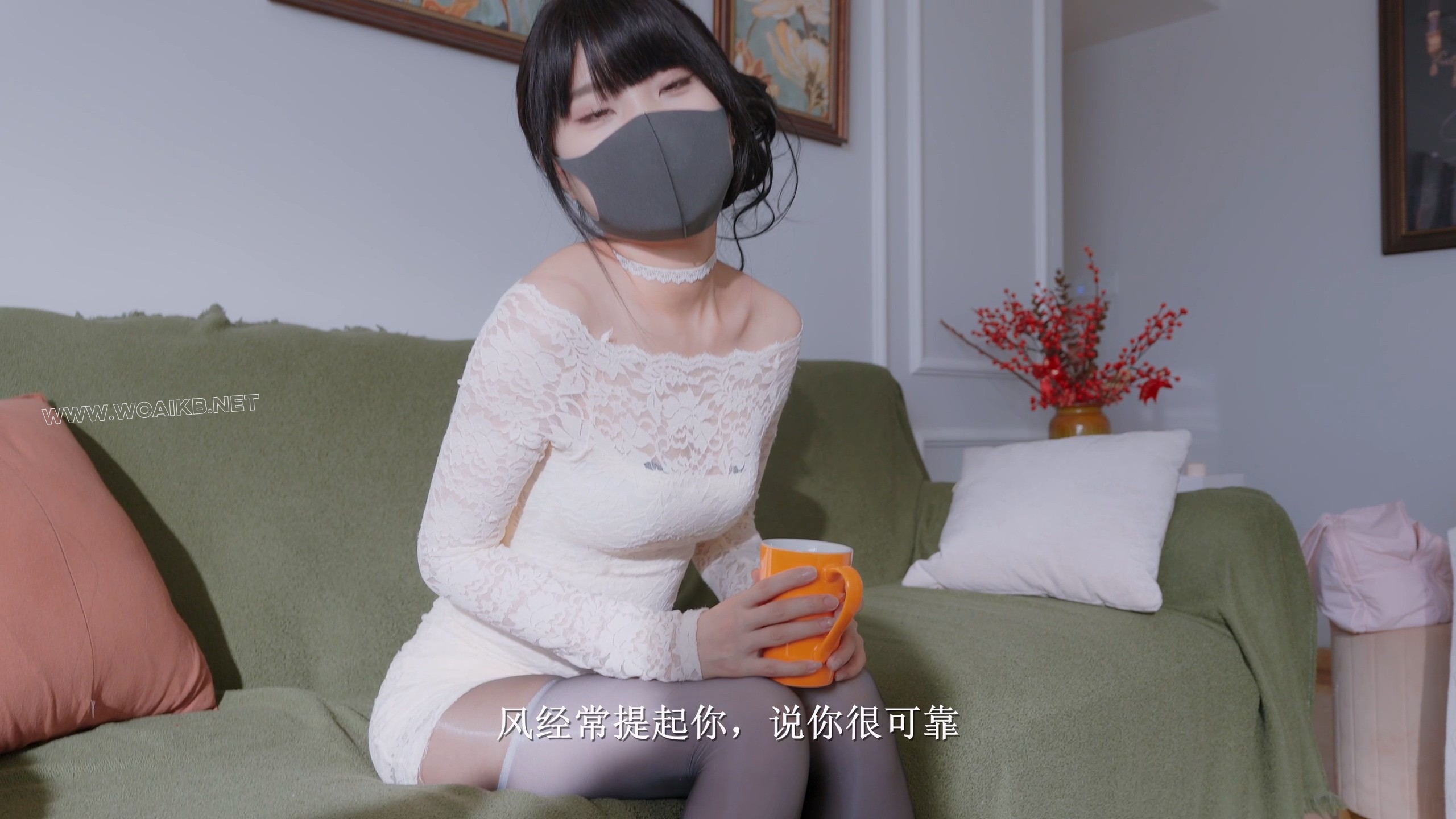 《同学的后妈》饥渴的少妇未抵挡住年轻气息诱惑，湿身换装+柜中play+丝里丝+背德禁 预览图