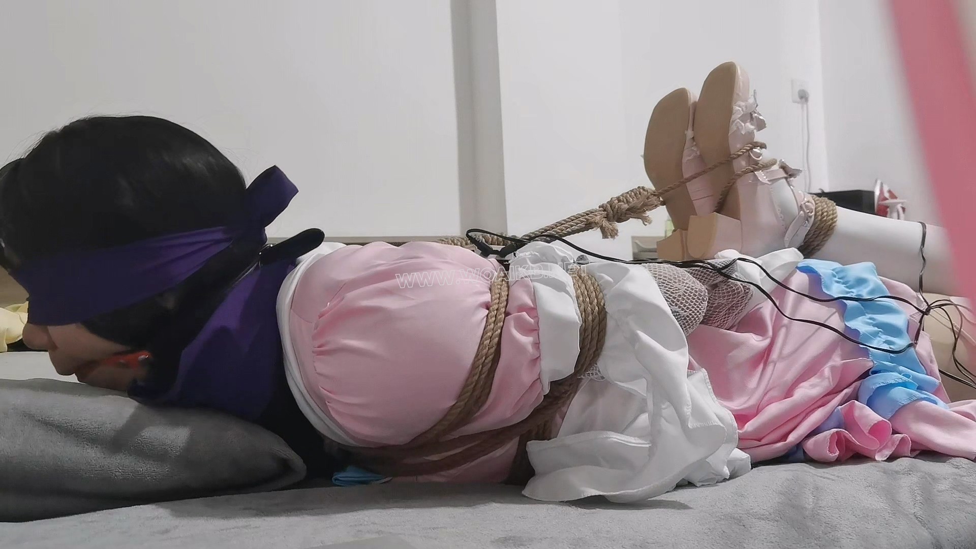 粉红小女仆的极限驷马捆缚 封面图