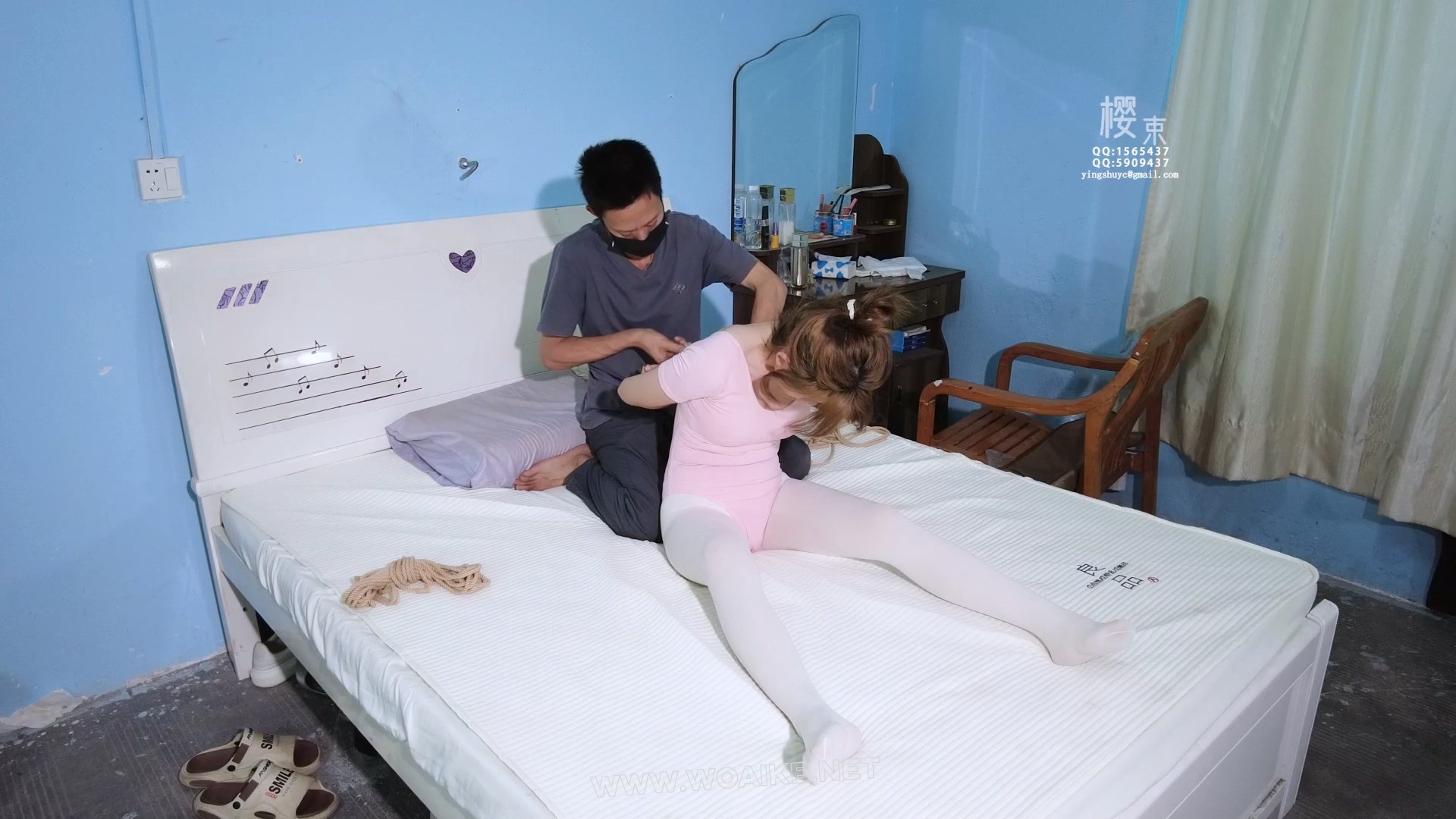 姐妹花被歹徒入室捆绑玩弄！胶带封嘴！狂挠白丝脚心折磨！ 《姐妹俩的劫难日》歹徒 预览图
