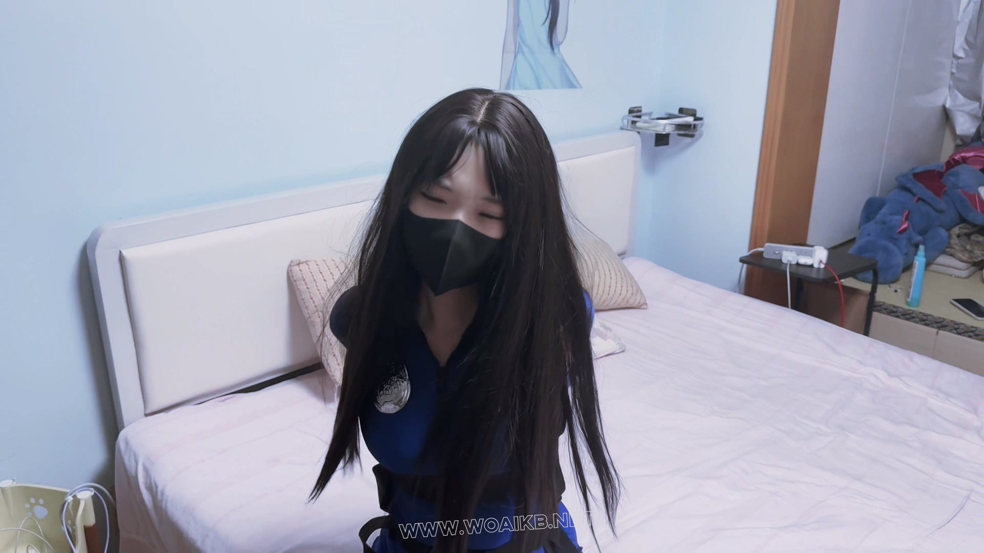 困困二十二弹，身着情趣警服的脱缚挑战 预览图