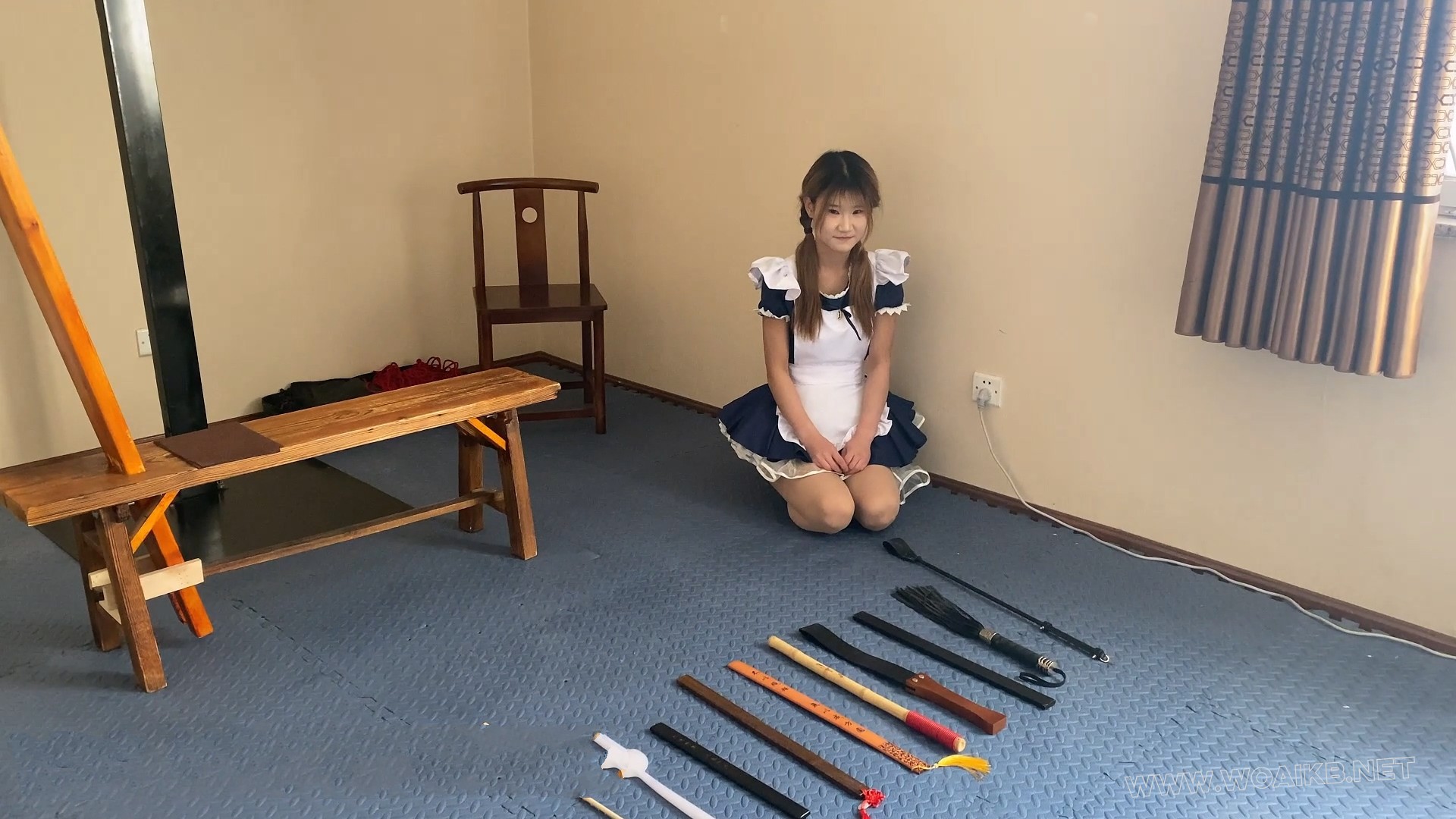 推开门就看见小m软软跪姿等待，面前是一排sp工具，求主人赏赐。 预览图