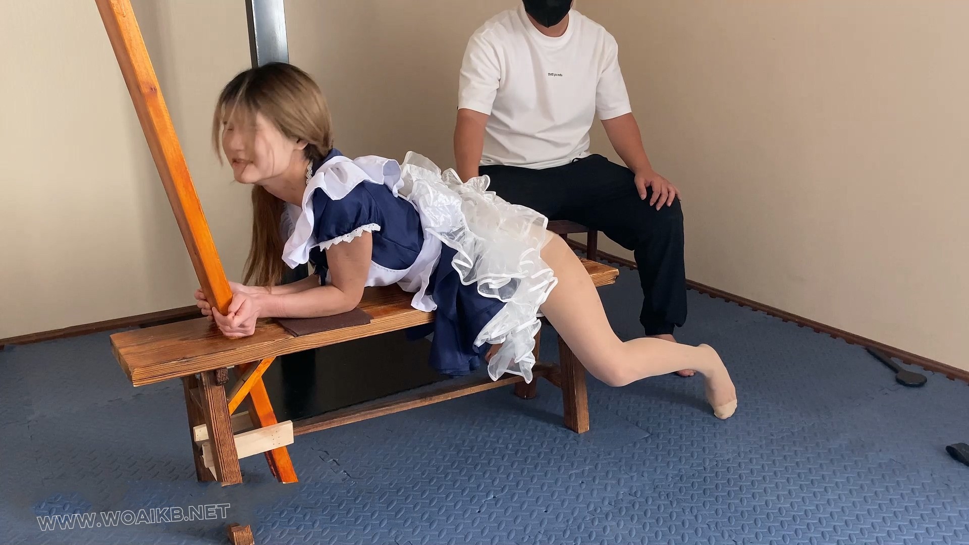 推开门就看见小m软软跪姿等待，面前是一排sp工具，求主人赏赐。 预览图