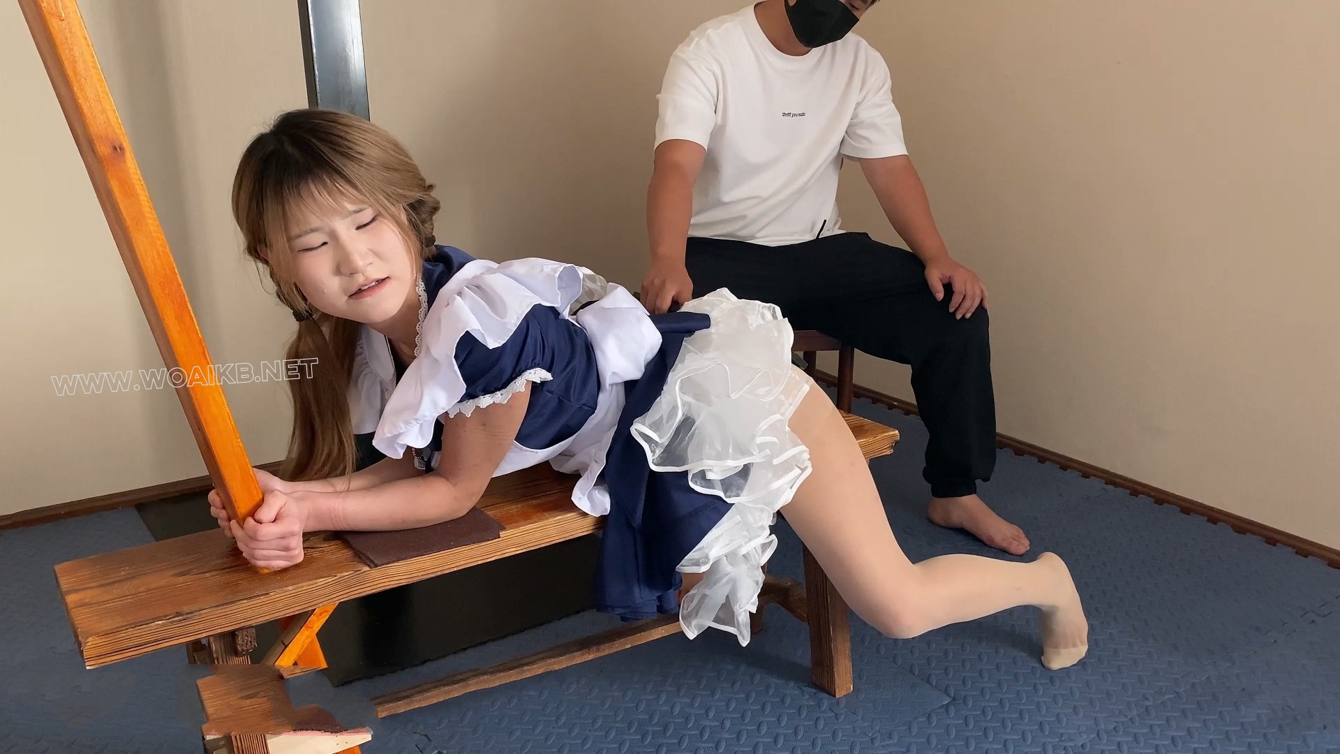 推开门就看见小m软软跪姿等待，面前是一排sp工具，求主人赏赐。 预览图