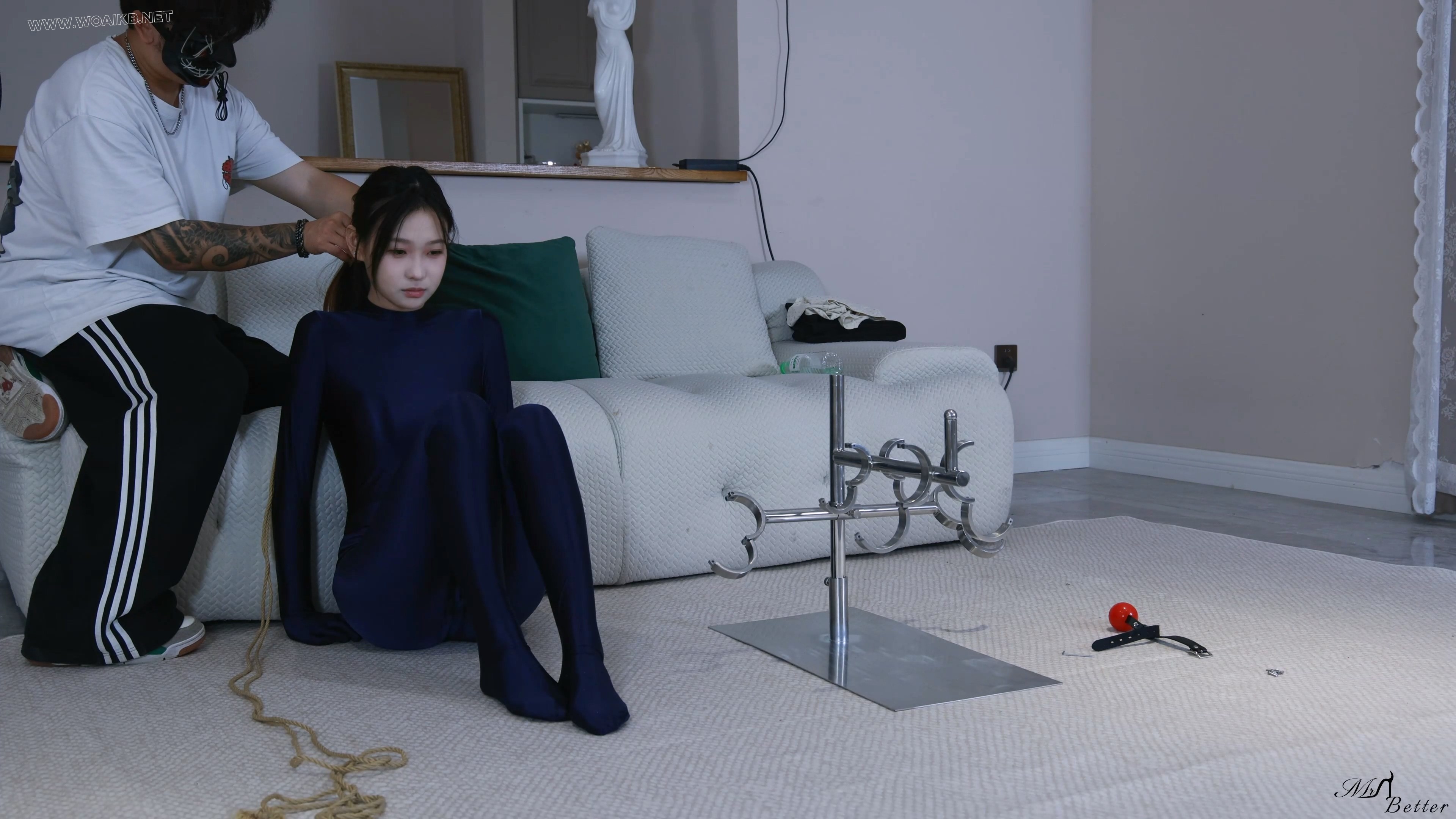 倩倩紧身衣驷马架 预览图