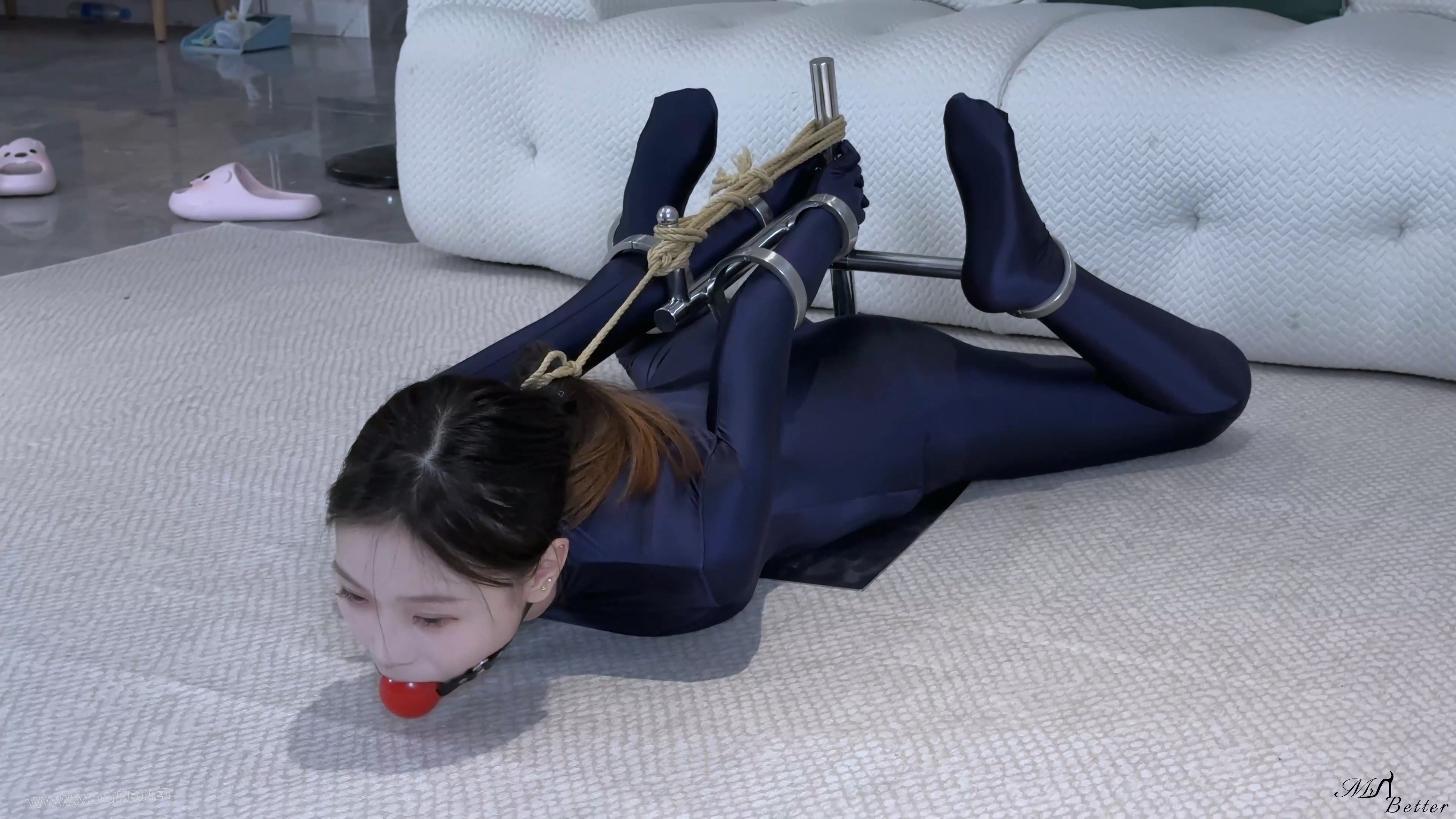 倩倩紧身衣驷马架 预览图