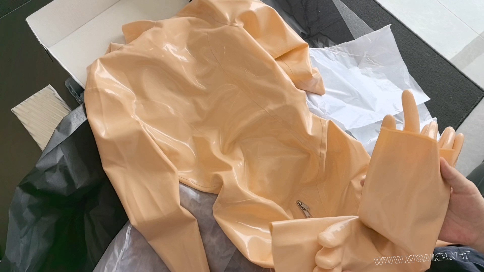 【FXX-人偶女友-04】肤色乳胶衣YYDS 胶衣女仆真的是sao出天际 什么都往里放只会… 预览图