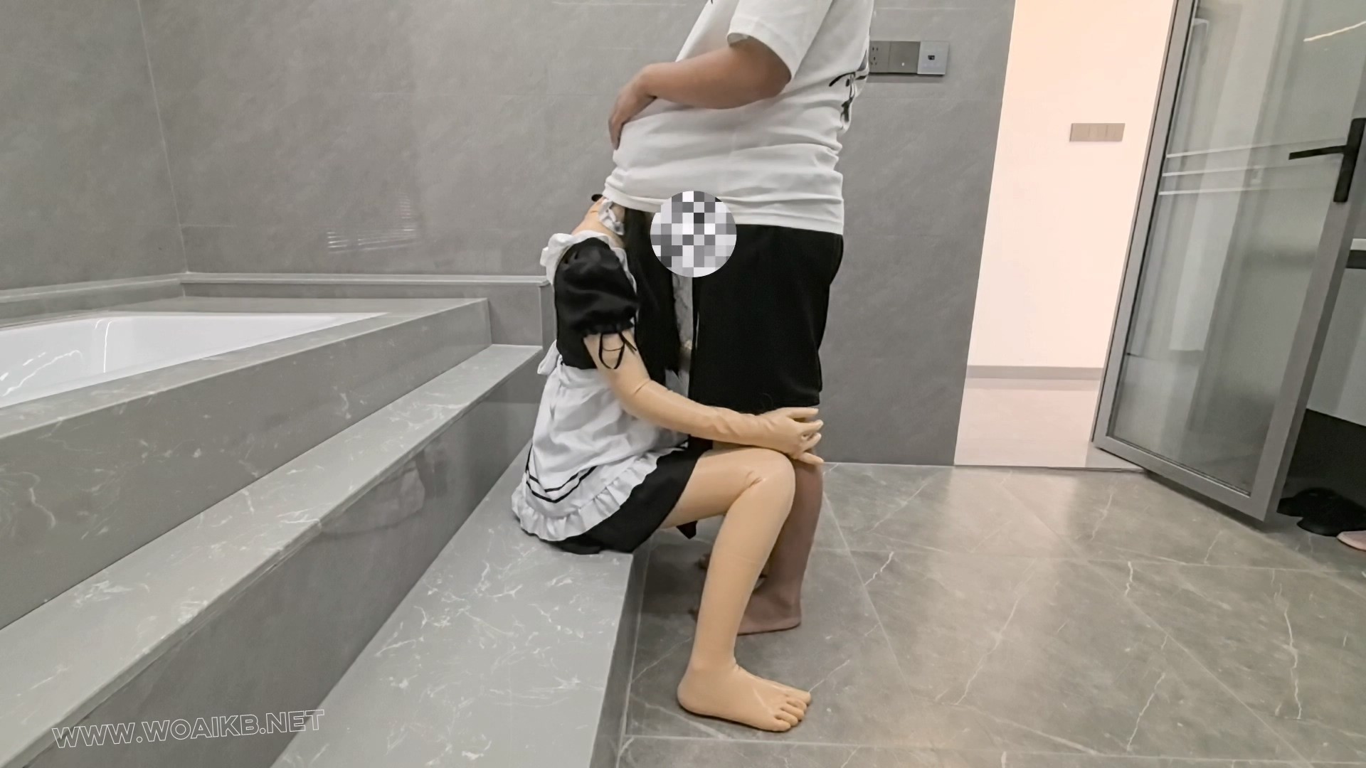 【FXX-人偶女友-04】肤色乳胶衣YYDS 胶衣女仆真的是sao出天际 什么都往里放只会… 预览图