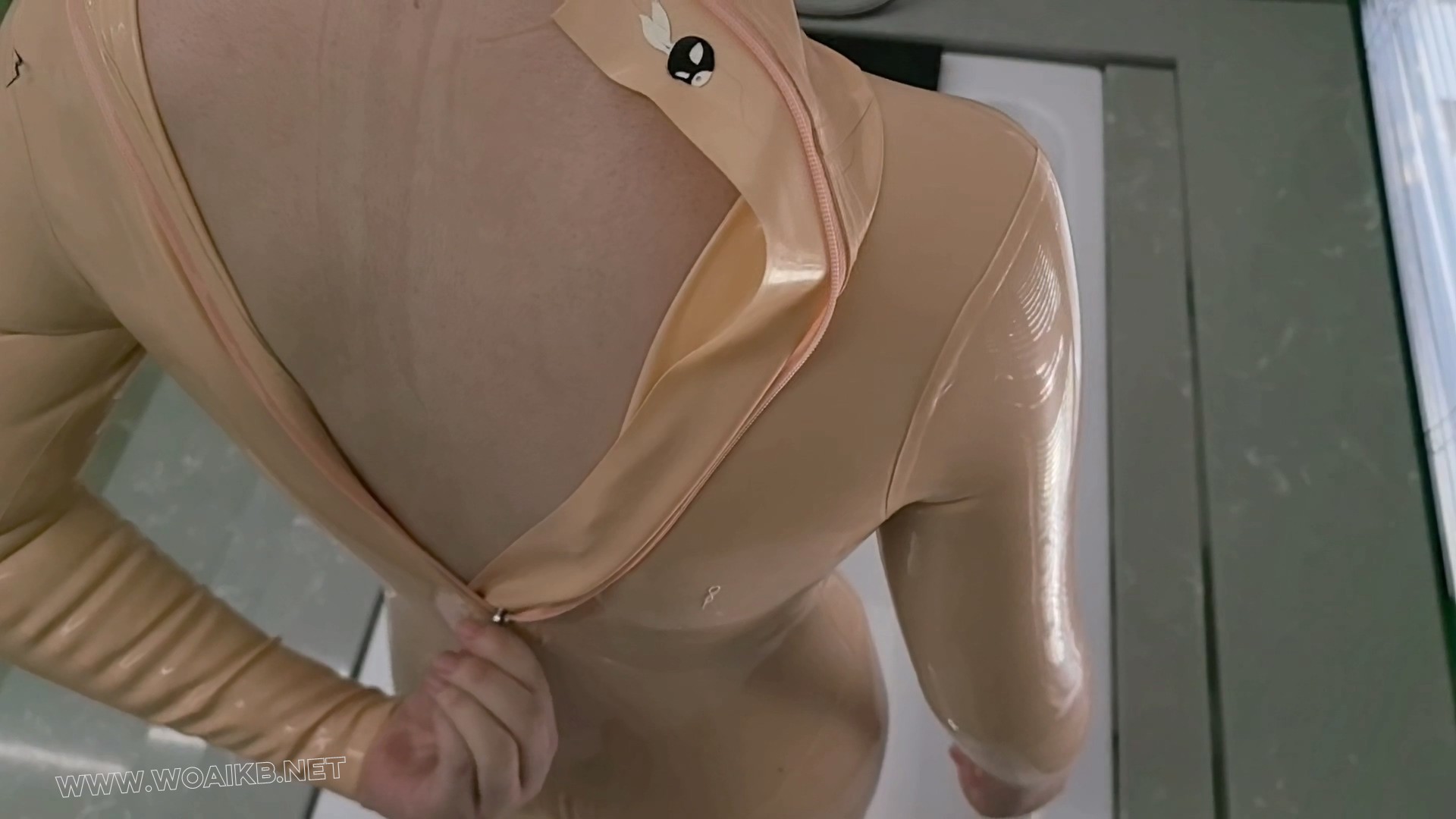 【FXX-人偶女友-04】肤色乳胶衣YYDS 胶衣女仆真的是sao出天际 什么都往里放只会… 预览图