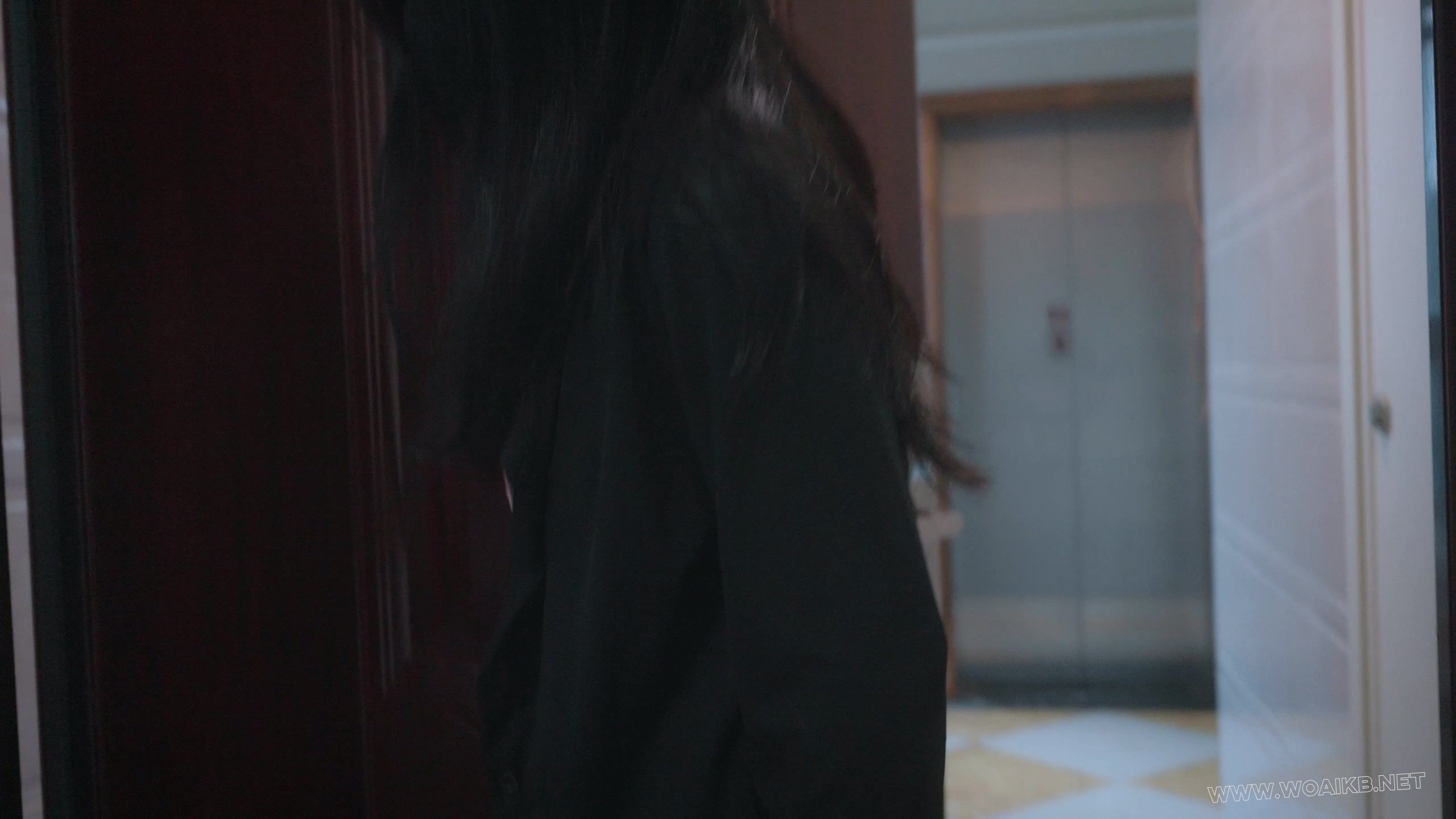 《狩猎日记之出轨女》女生勾引我而她却有男友，我很气愤，约她上门，直接捂晕，紧 预览图