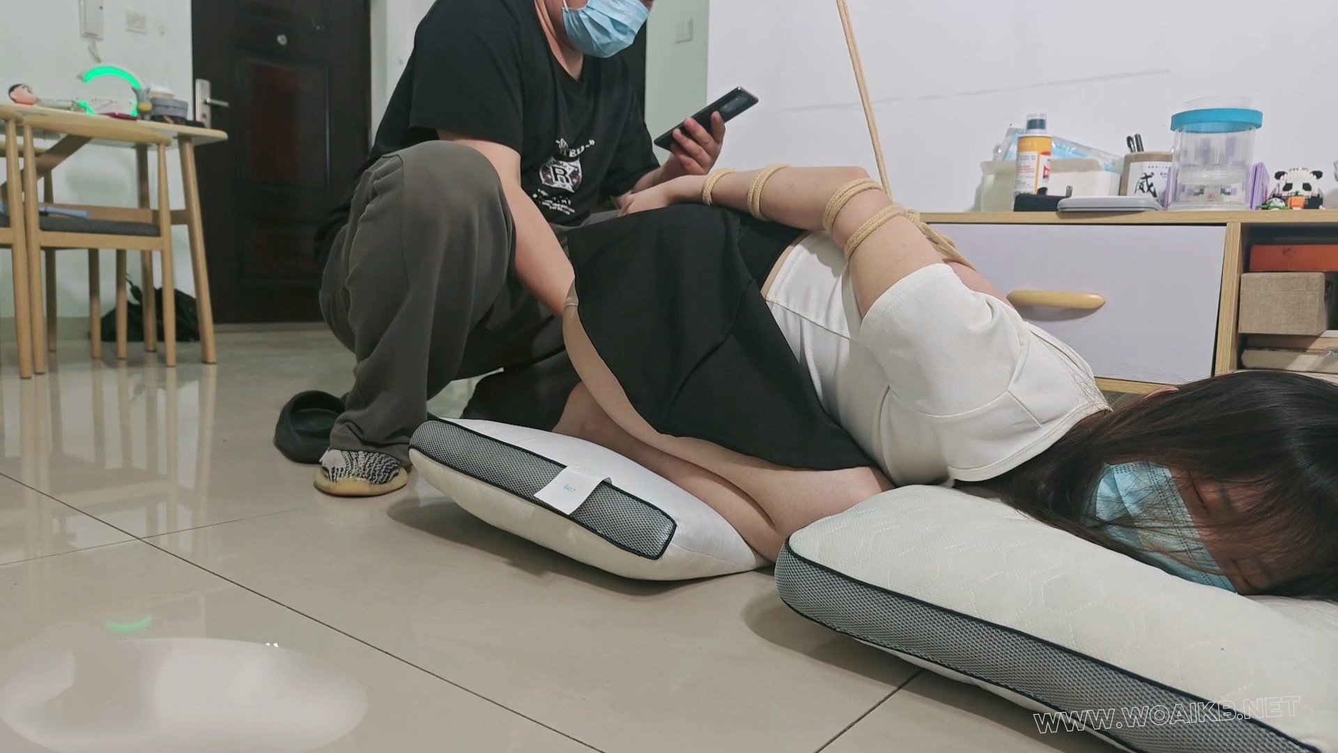 模特桃桃 直臂捆绑 强行跪姿 远程震动+远程吮吸 强高 预览图