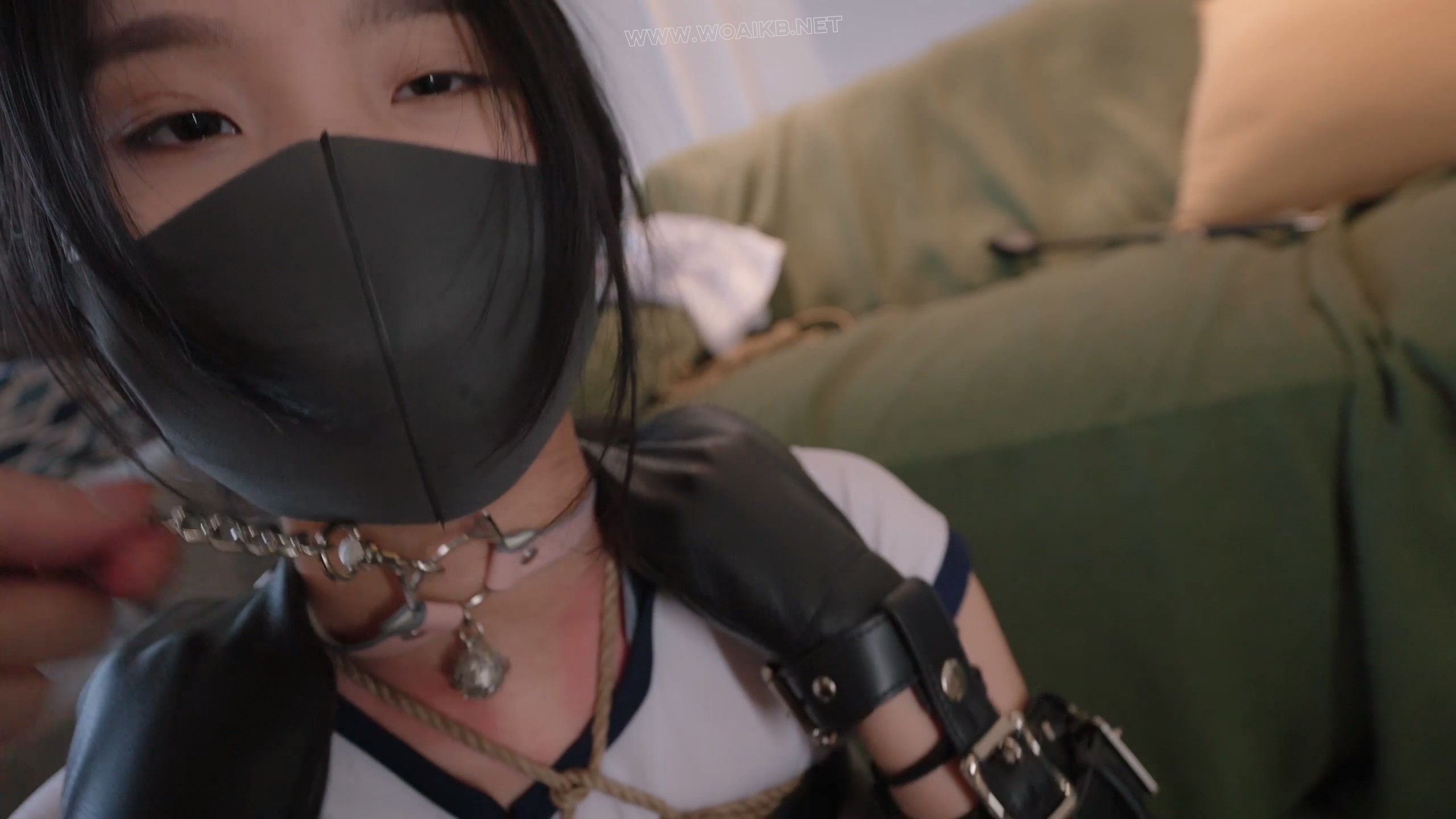《痴汉与少女》（下）K9小狗日常训练+狗碗喂食喝奶+口球收集口水+浴室冲洗+毛巾盖 预览图