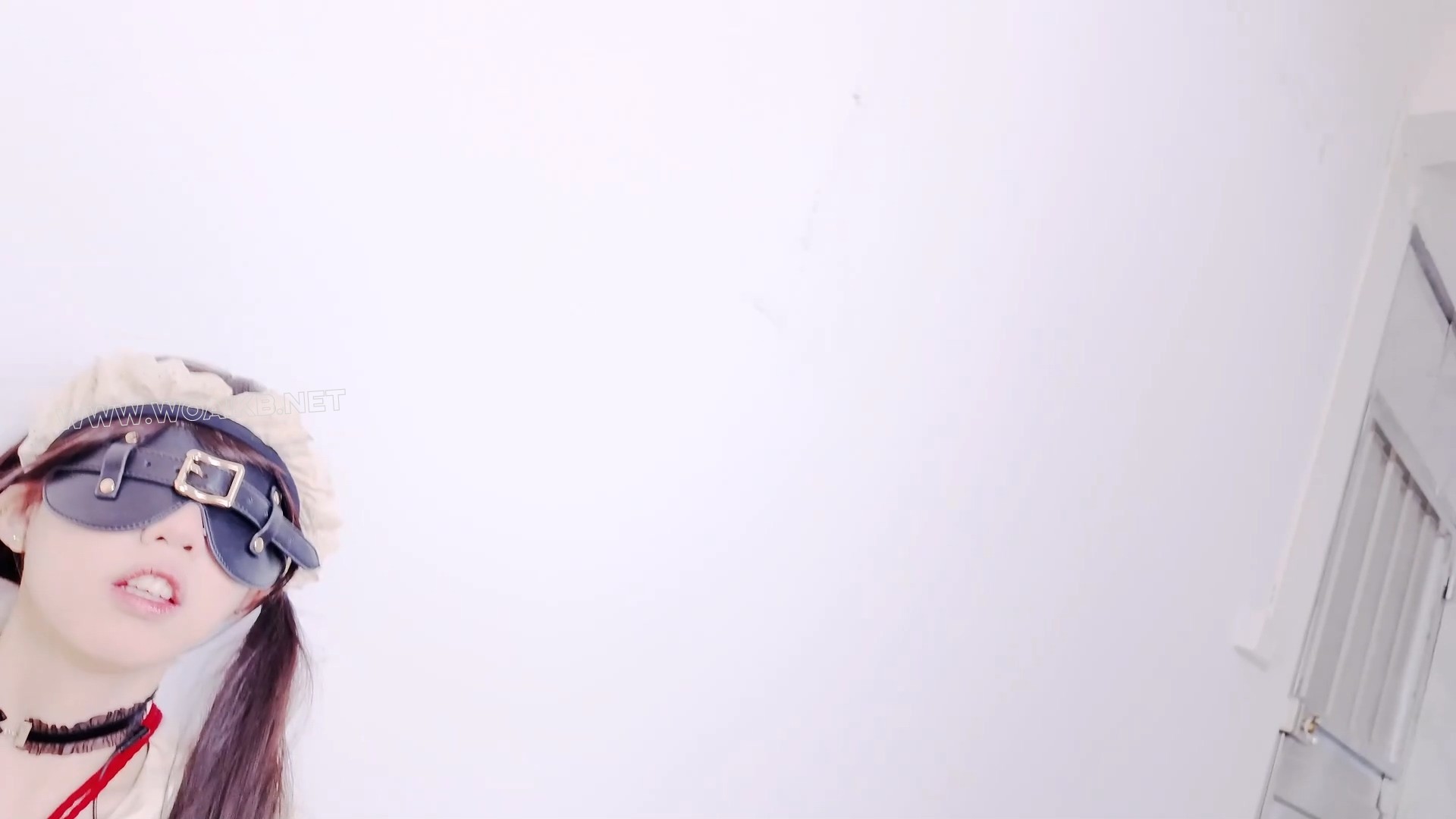 玩弄流口水小女仆（中） 双马尾萝莉 女仆 吊带袜 白丝 口水放置 强制玩舌 耳光调教 预览图