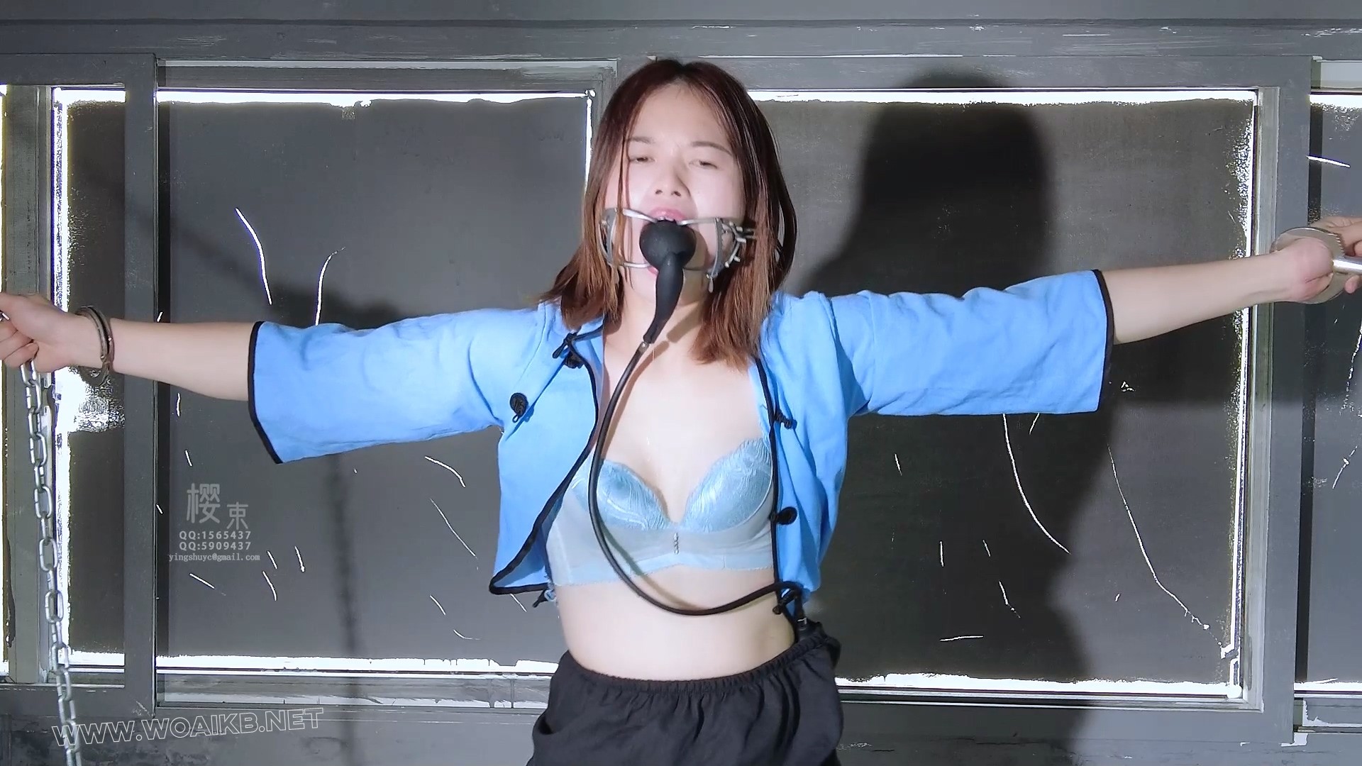 女学生被牢房酷刑审讯电击鞭打折磨！棒棒吸乳器羞辱强G！充气口塞充气口水拉丝流出 预览图