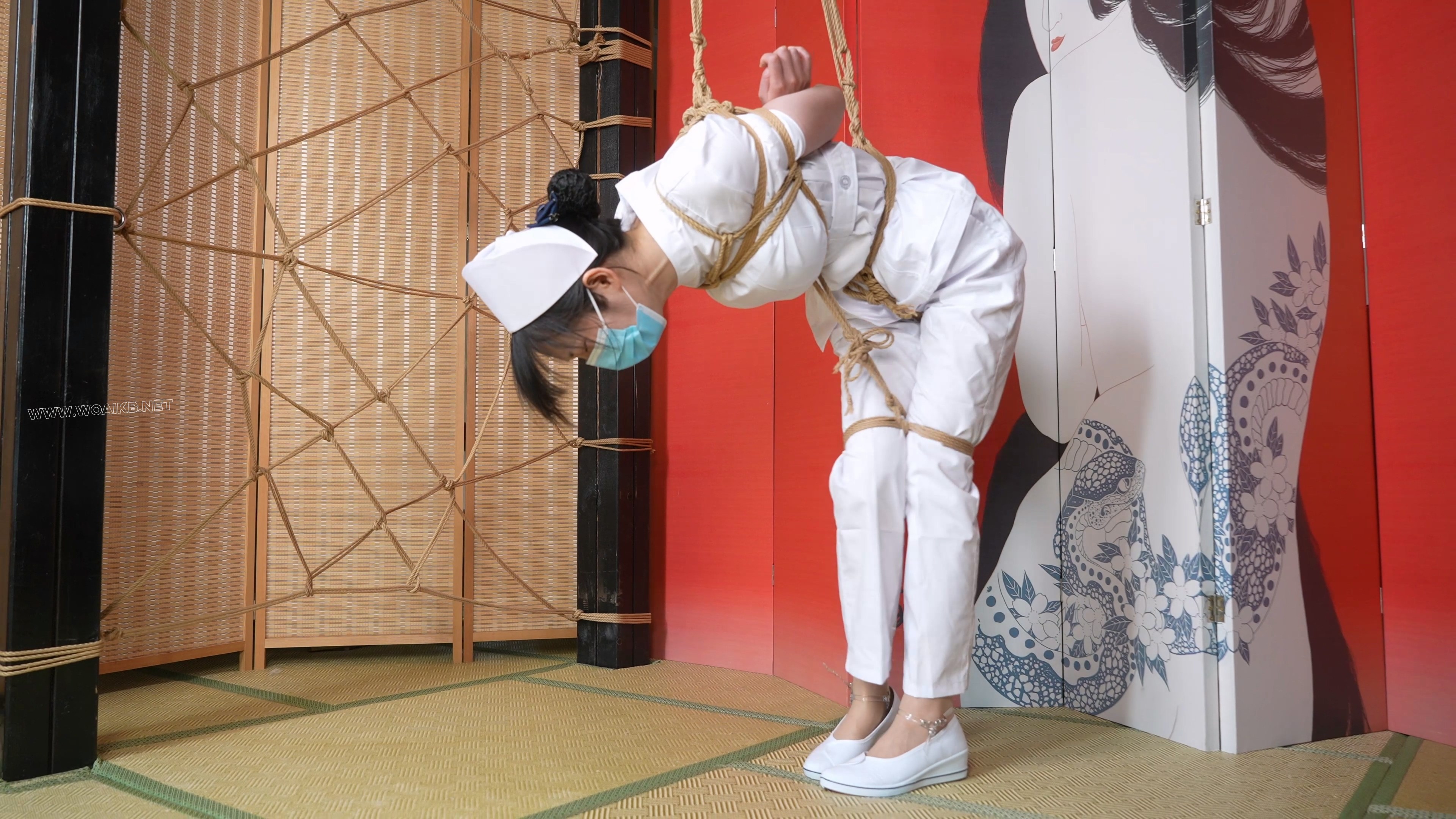 嗷嗷-护士服，强制踮脚放置！ 预览图