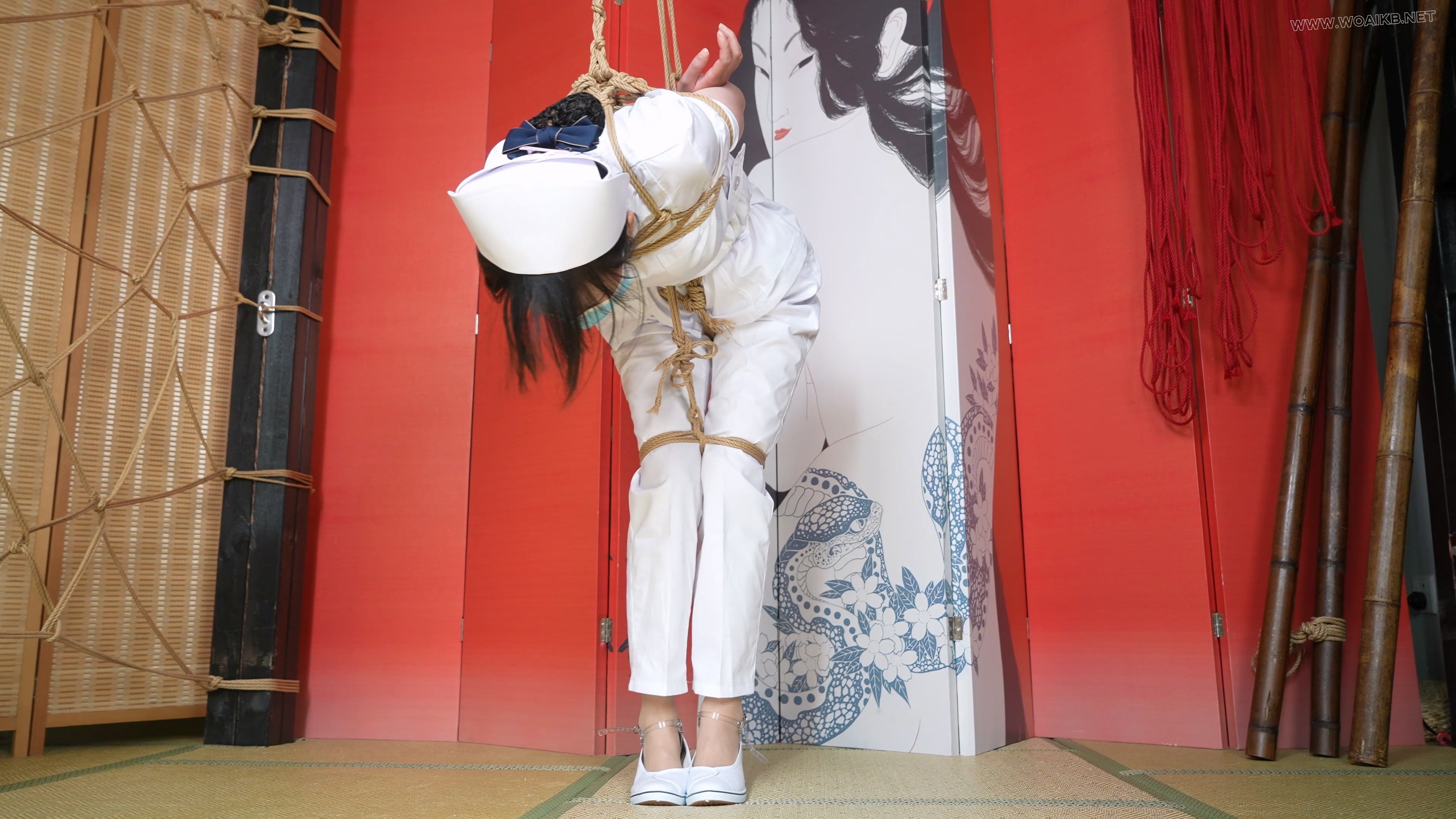 嗷嗷-护士服，强制踮脚放置！ 预览图