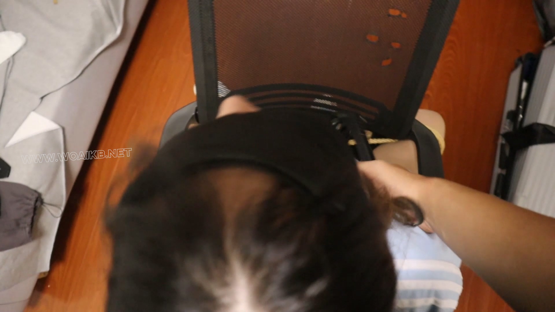 活泼开朗的运动的元气的童颜巨乳姑娘被捆的第一句话是：等会我还可以和你讲话聊天 预览图