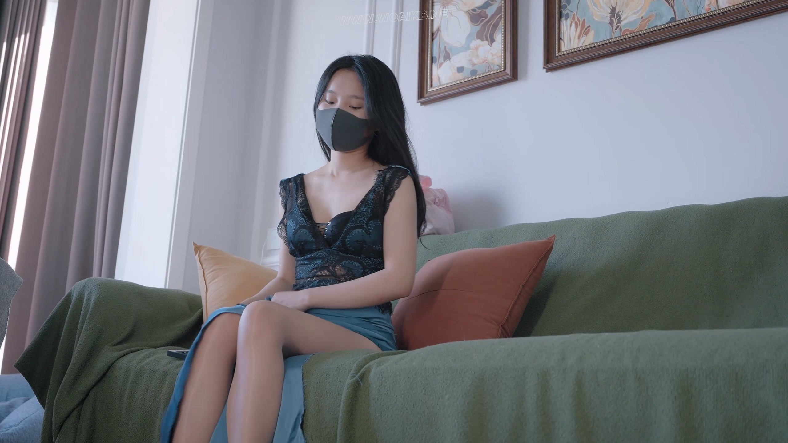 《猎艳记之美女收藏家》一场赌局游戏正式拉开帷幕，美女收藏家X神秘卖家，假意通过 预览图
