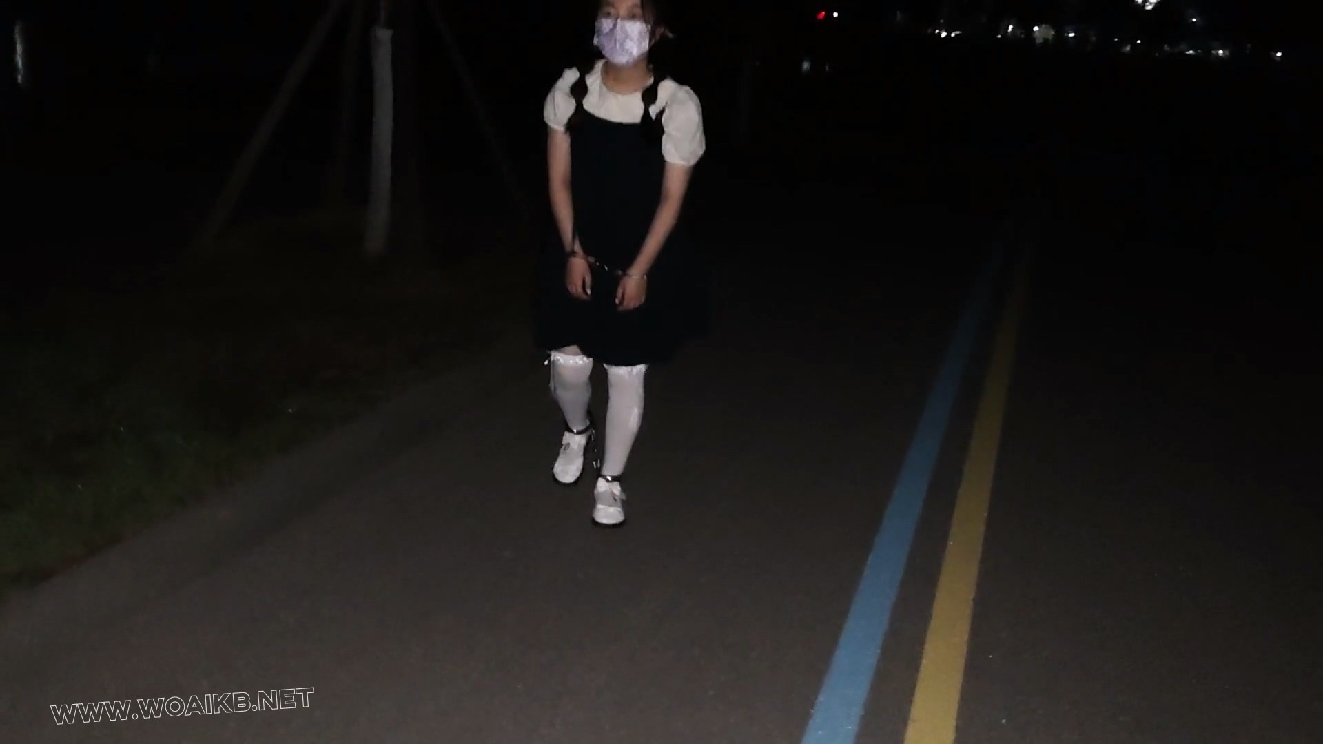 小萝莉学生装尾巴镣铐户外露出换丝袜 预览图