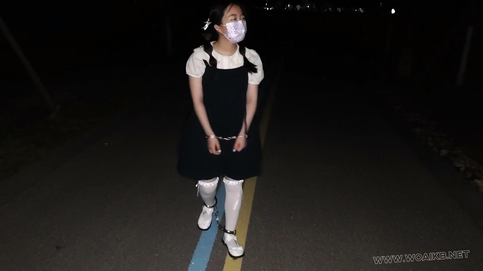 小萝莉学生装尾巴镣铐户外露出换丝袜 预览图