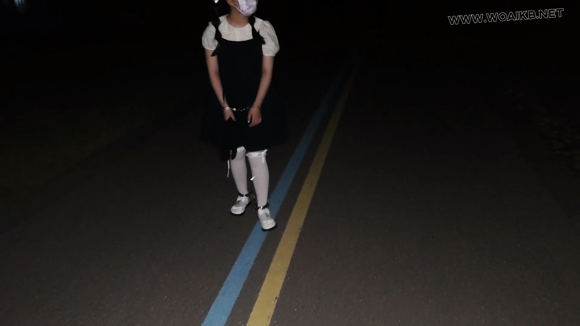 小萝莉学生装尾巴镣铐户外露出换丝袜 预览图