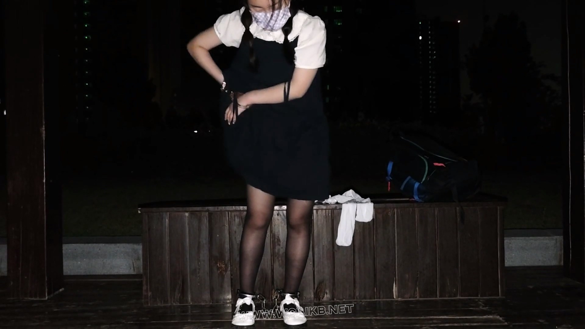 小萝莉学生装尾巴镣铐户外露出换丝袜 预览图