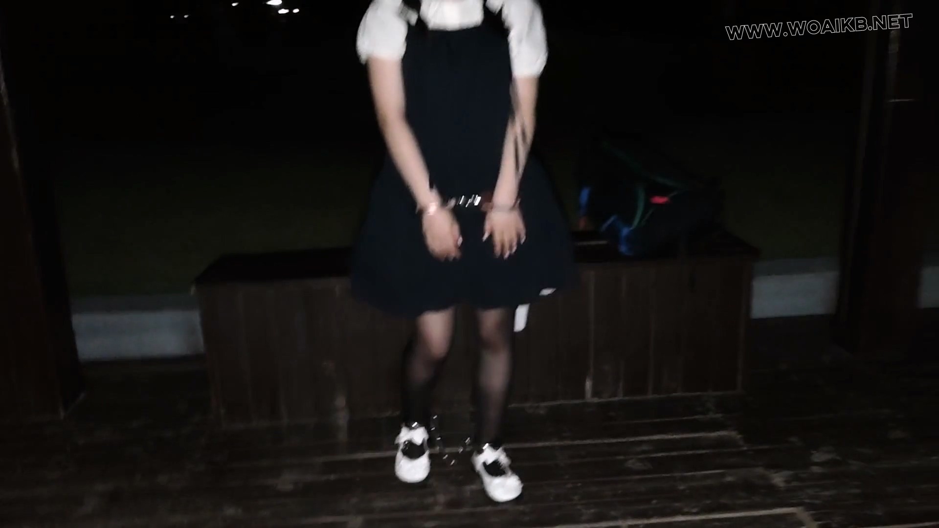 小萝莉学生装尾巴镣铐户外露出换丝袜 预览图