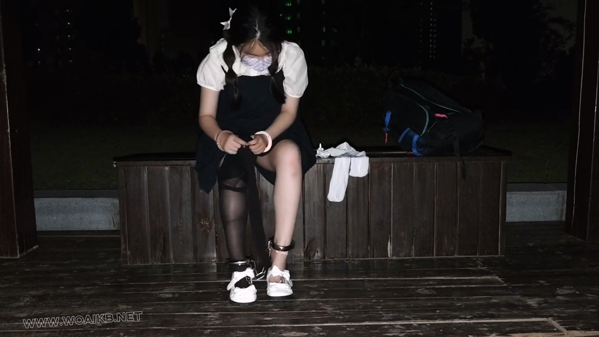 小萝莉学生装尾巴镣铐户外露出换丝袜 预览图