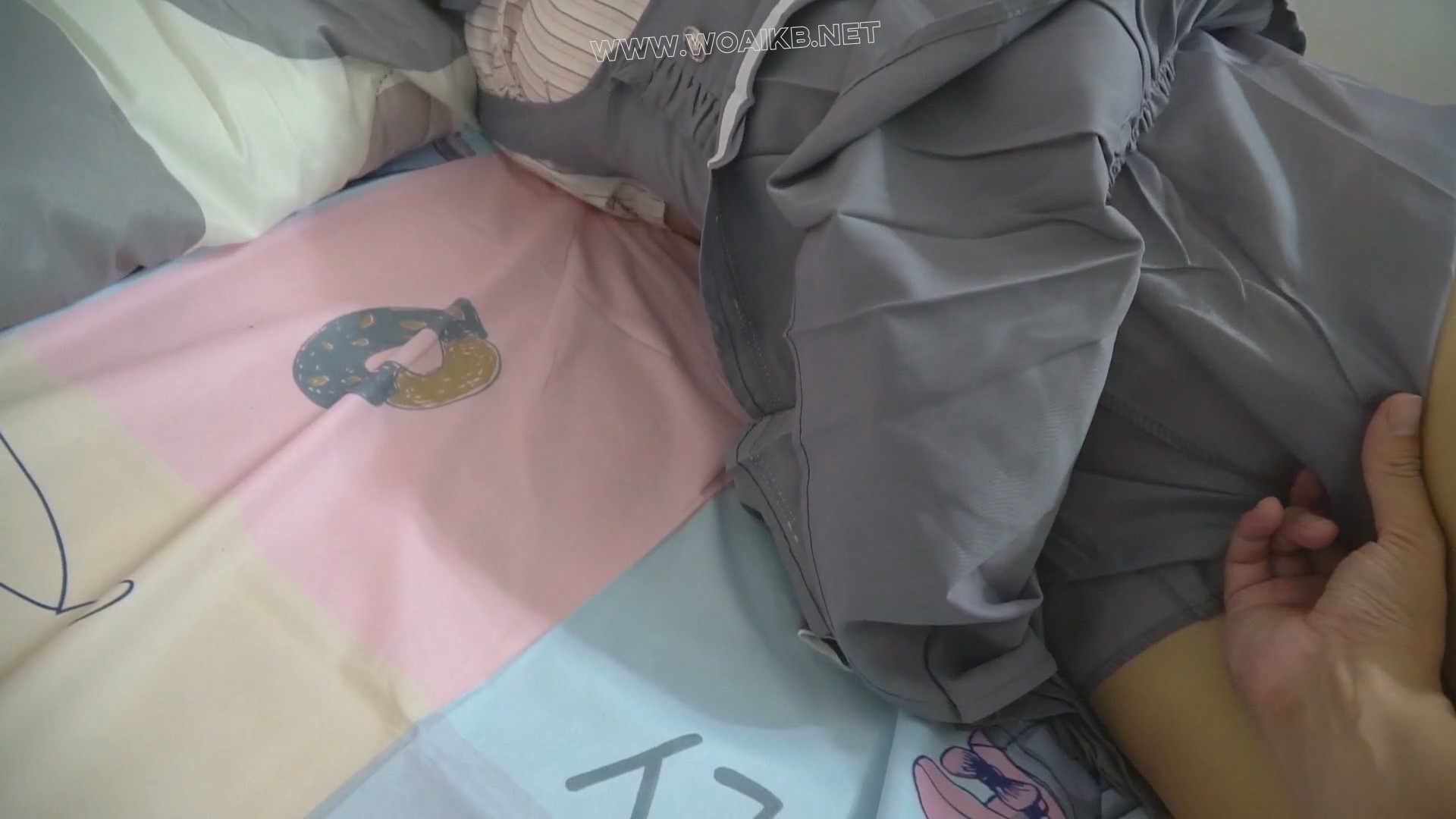 出租屋萝莉少女遇险记！洛丽塔裙+白丝+捂晕+欧式反绑+驷马拉紧+口球堵嘴+口塞口罩+ 预览图