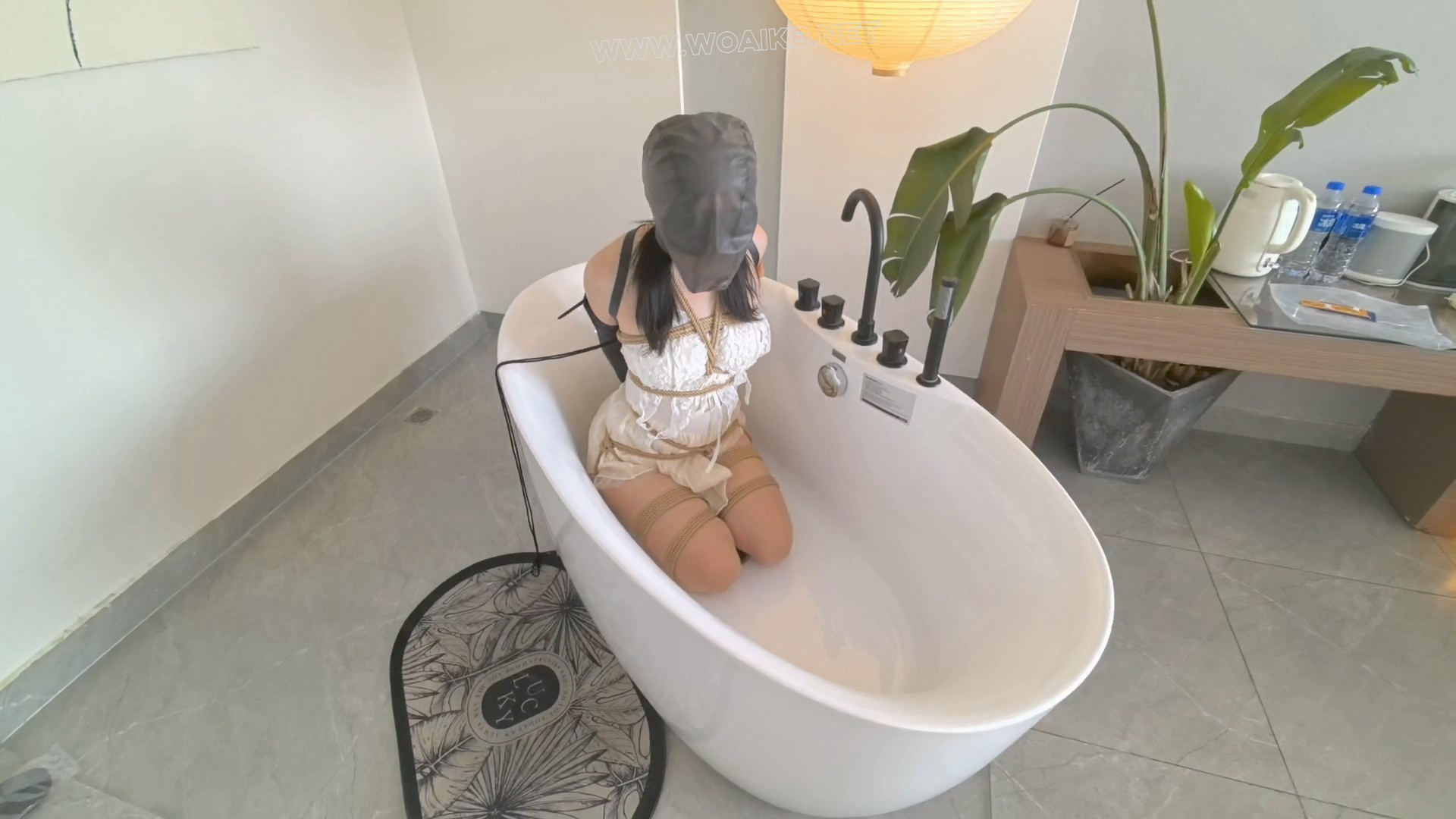 直立缚踮脚绞刑 掐BO 震动乳夹 微型入体TD贞操锁 肉丝白袜 SP TK 狐尾 单手套 电 预览图