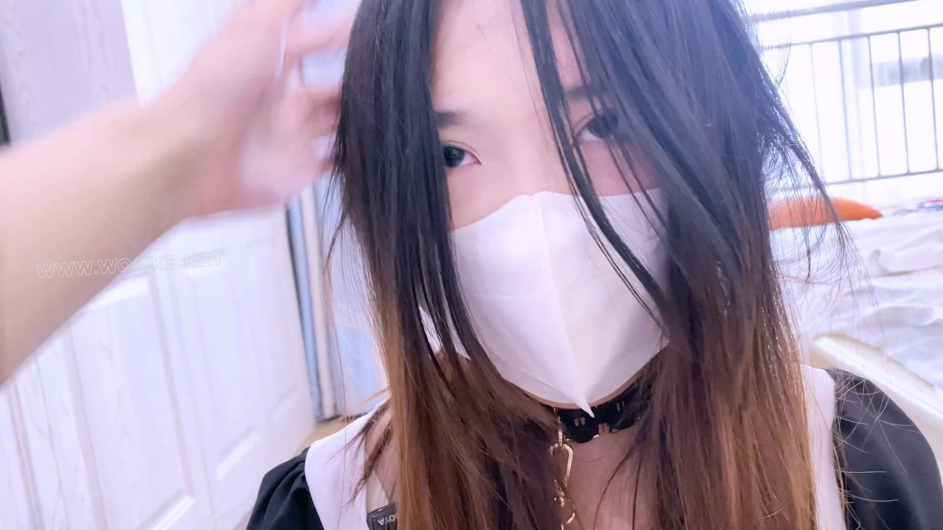 《吃鱼的喵》-第三集-女仆装皮革束缚+手铐+脚铐+项圈链子+口球+束缚手在背后+整理 预览图
