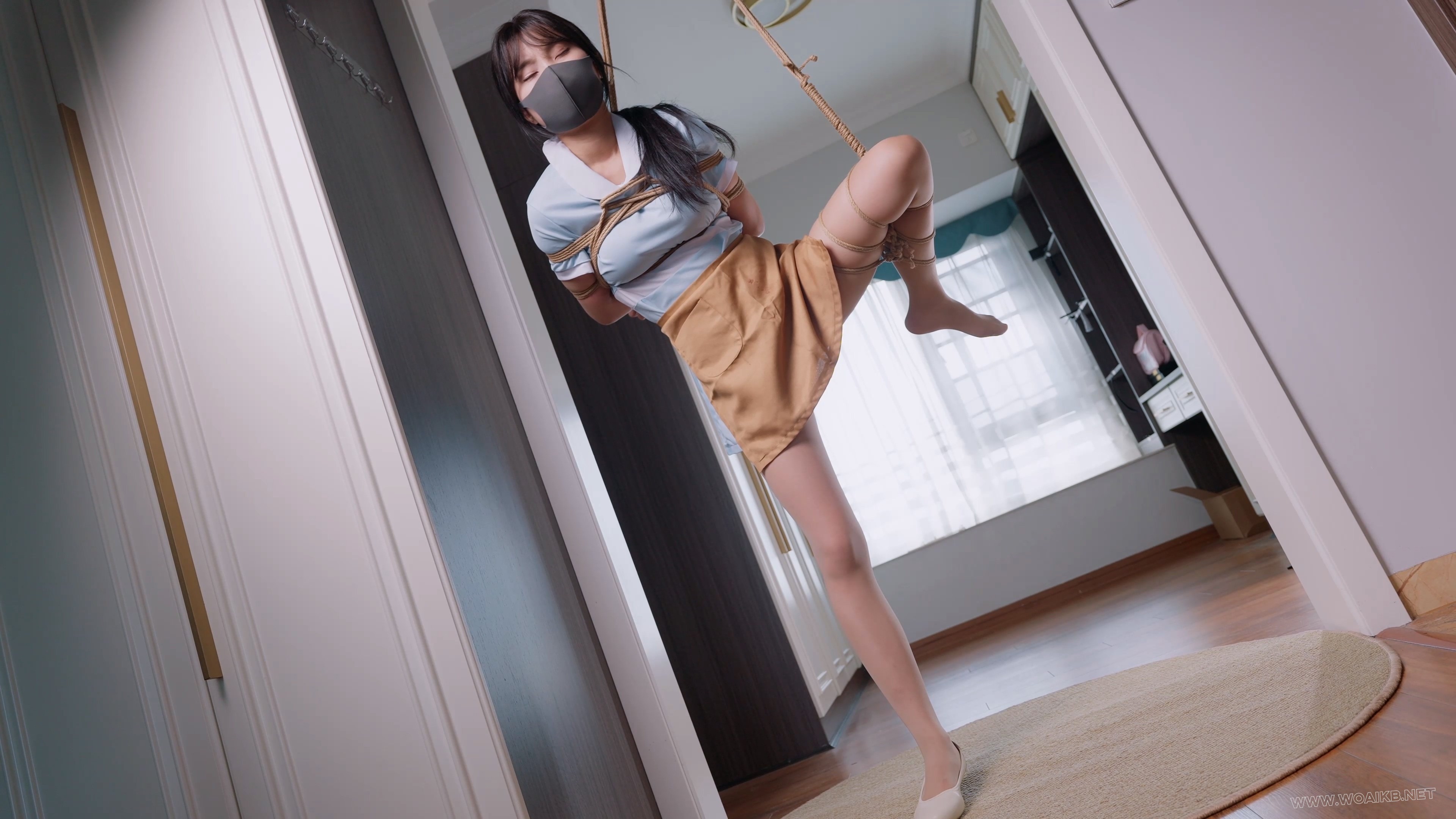 《猎艳记之好例来服务员》行车记录仪视角+极品乘客丝袜美脚露出诱惑，收到金主爸爸 预览图